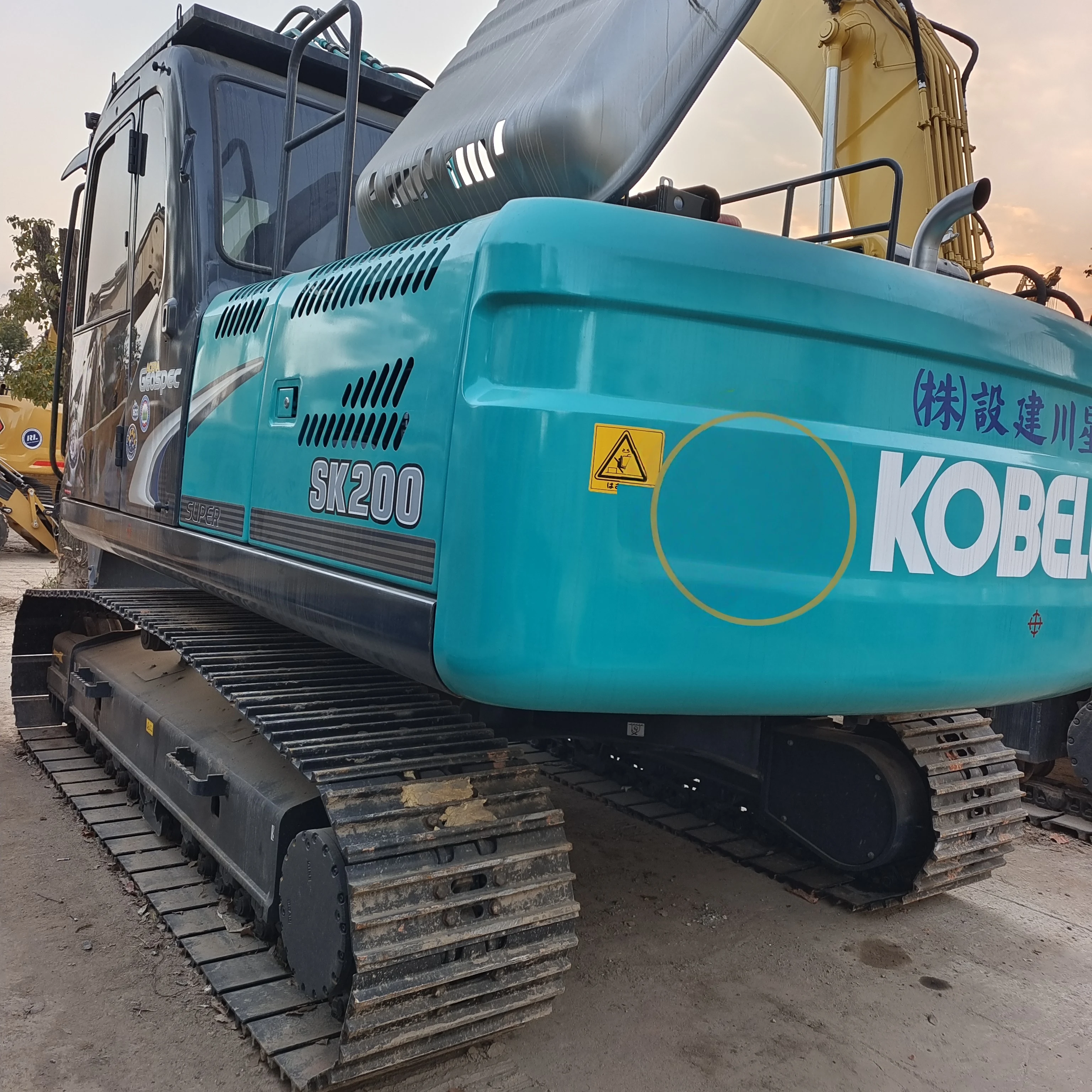 SK200-8 гусеничный экскаватор kobelco японский SK200LC-8