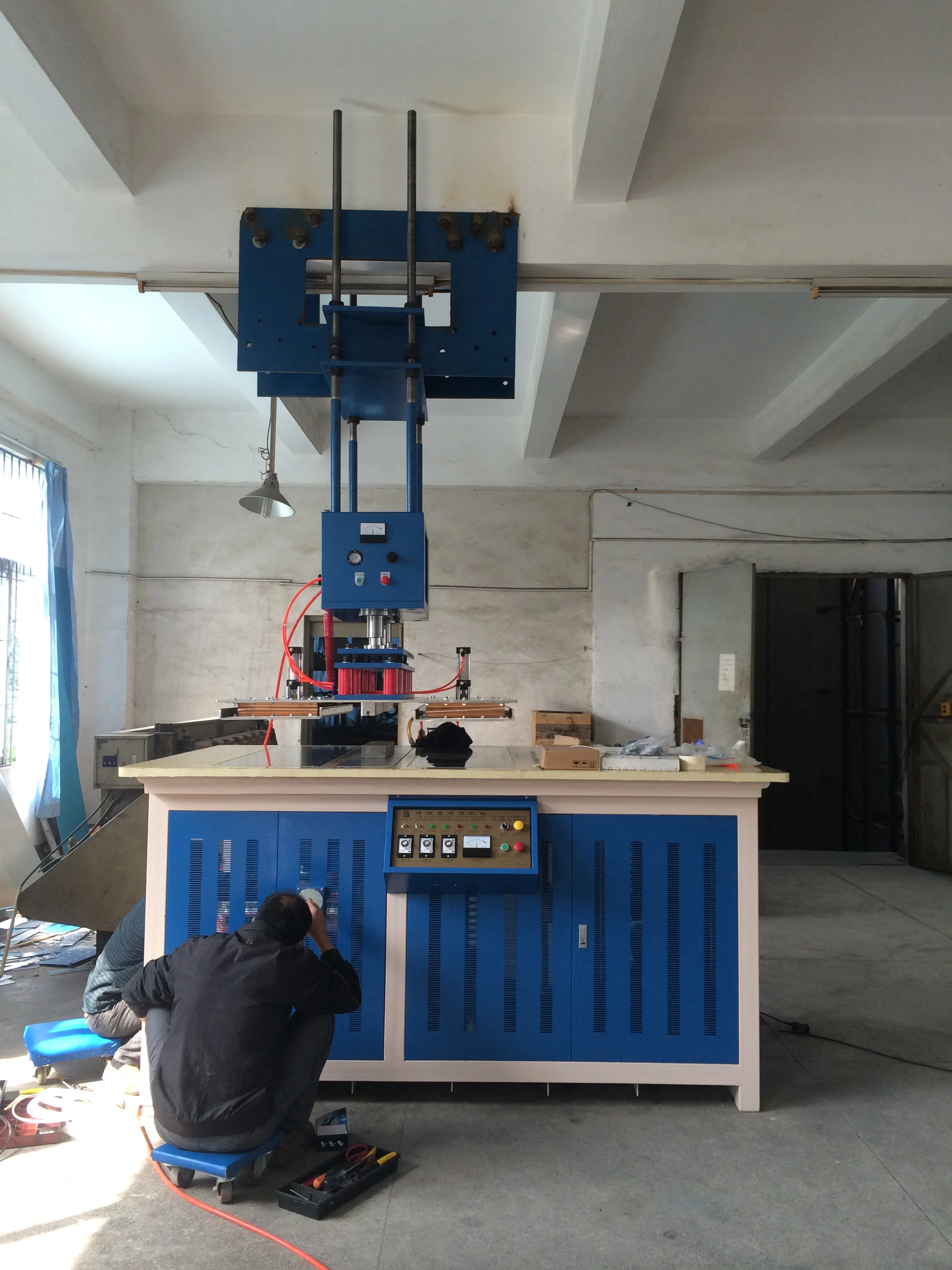 Kindle Custom Folding Camper Trailer Welding Machine