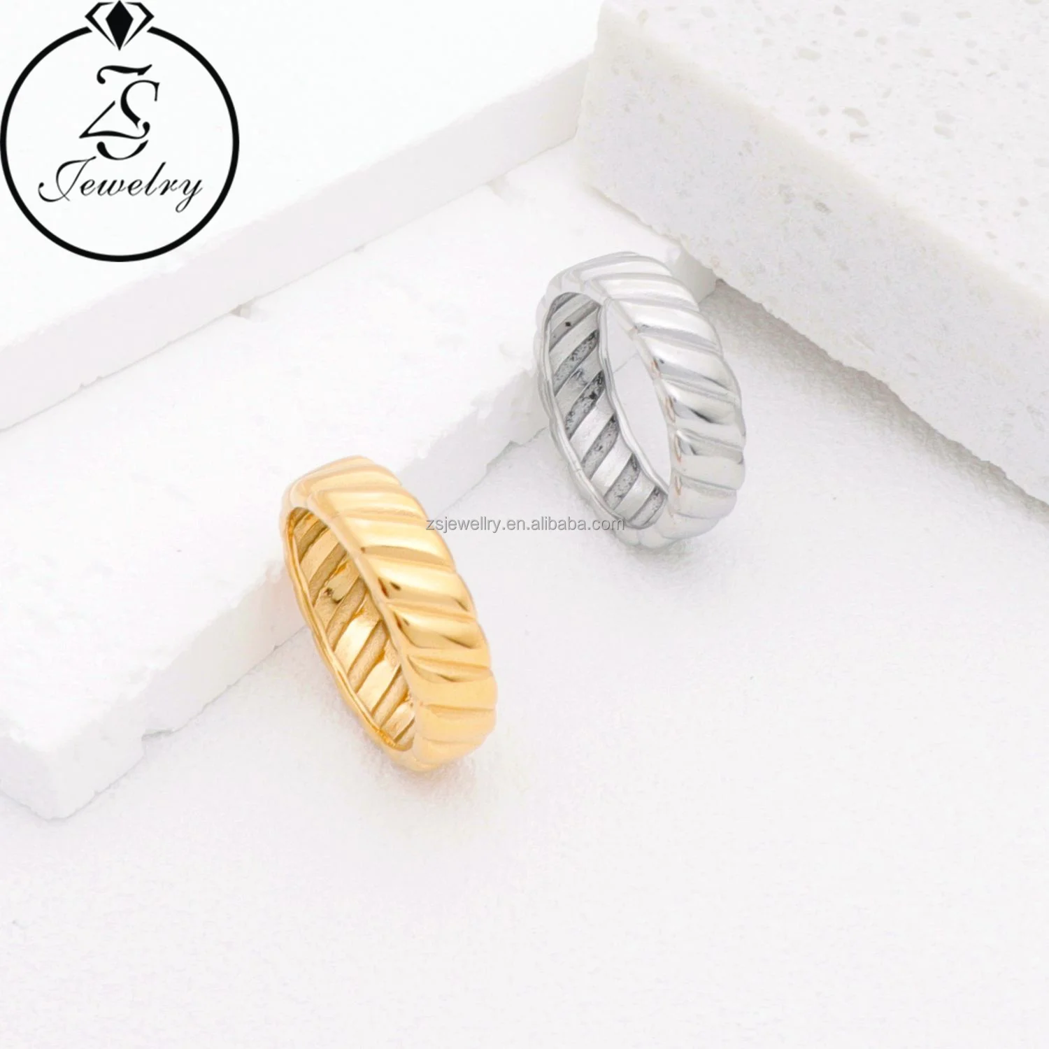 Reasonable Price Gold Plated Silver Stainless Steel Jewelry Love Geometric Stone Three Color Luxury Wedding Design Ring