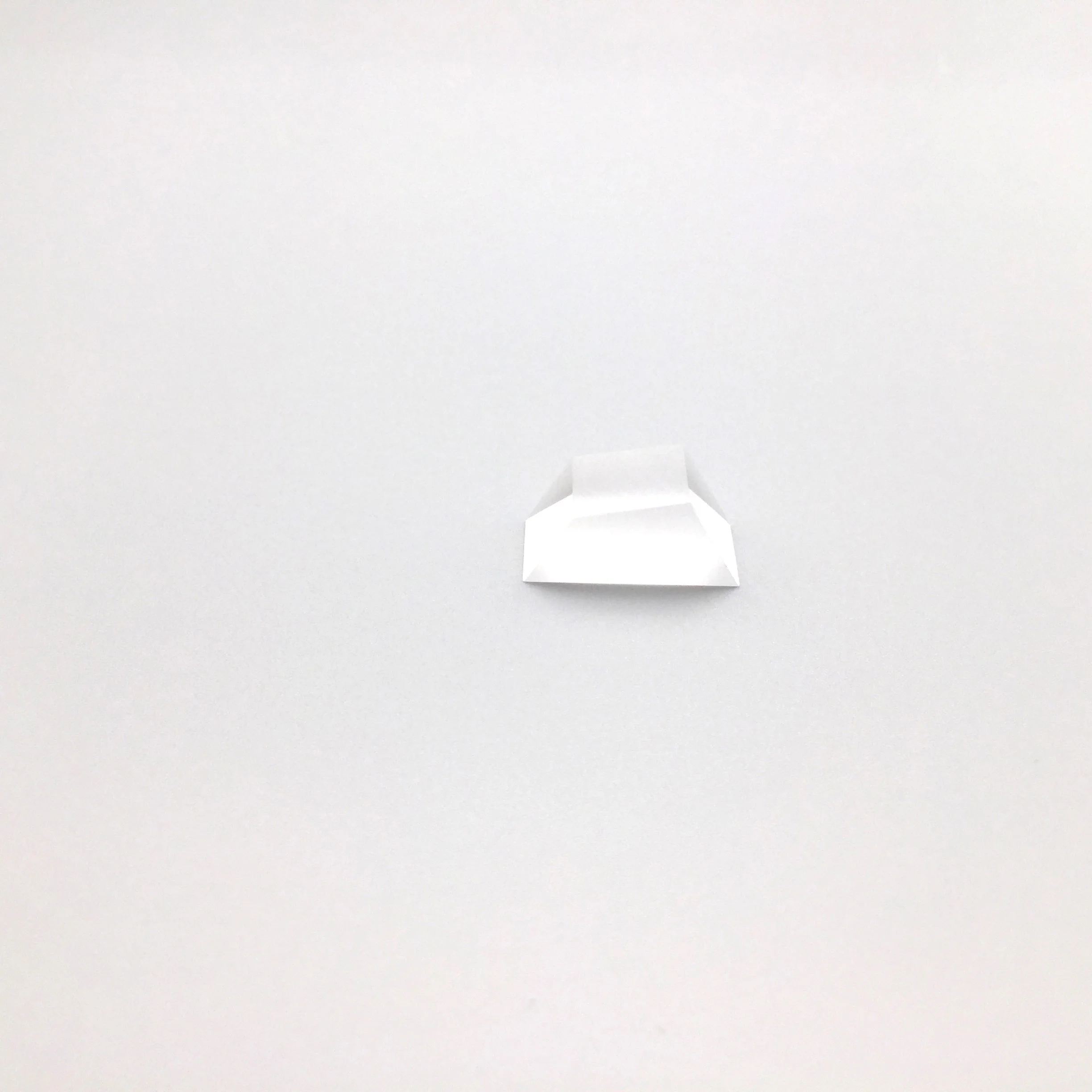 
Профессиональная многоугольная оптическая стеклянная трапециевидная Призма в виде голубей 