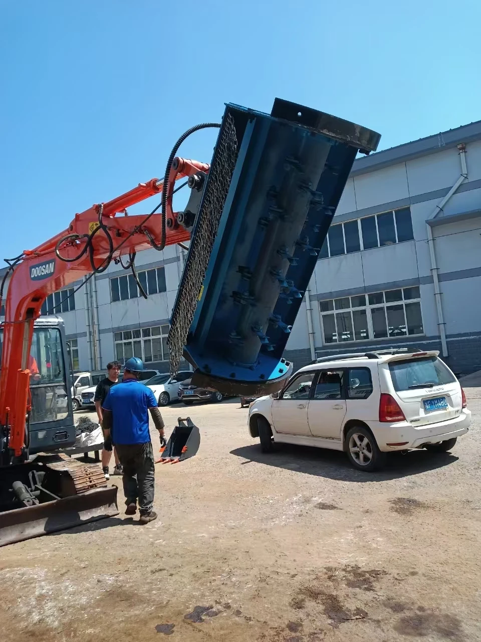 Motor-Powered Lawn Mower with Core Components