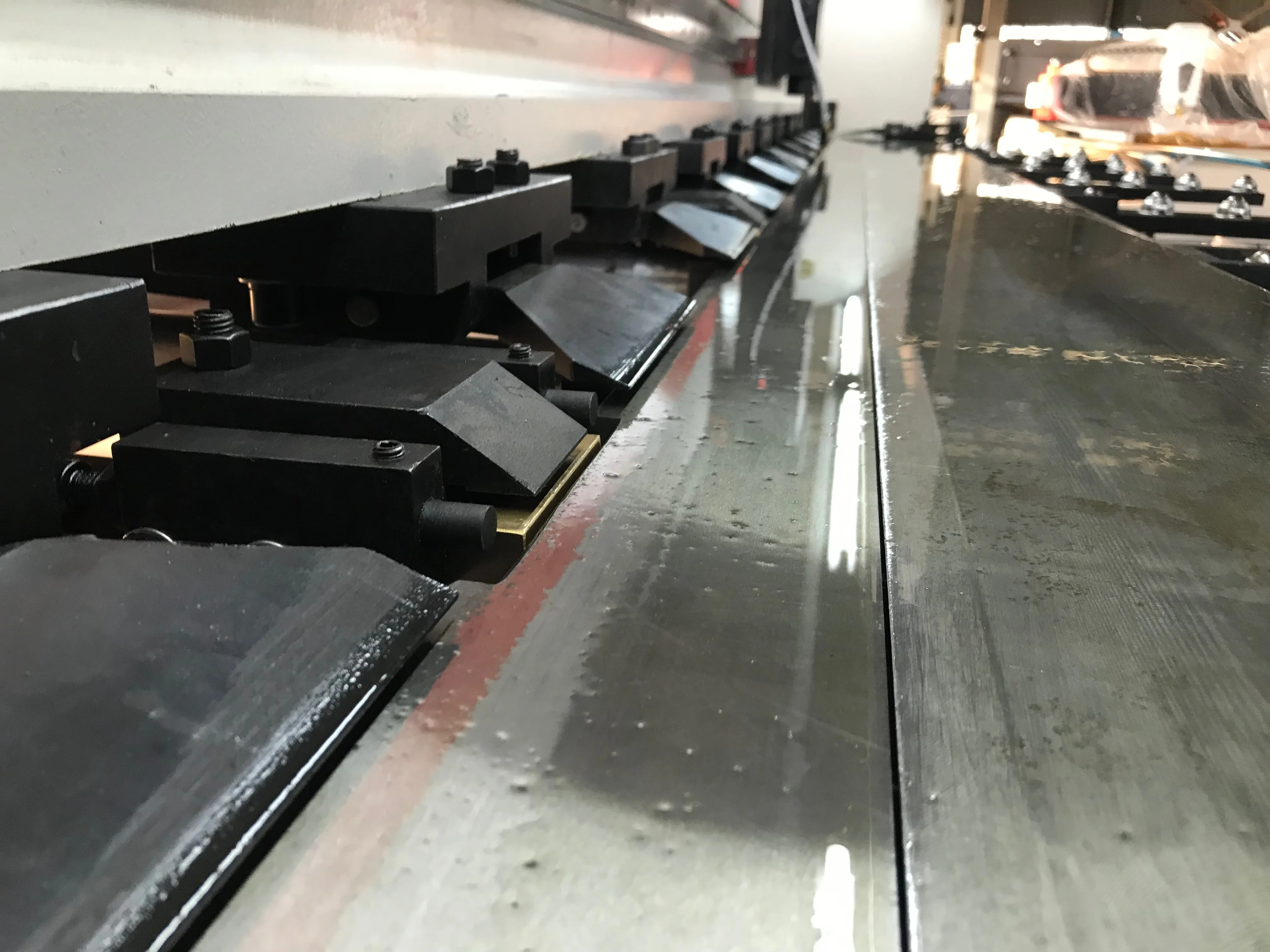 New Design Sheet Metal Cnc V Grooving Machine Double head back and forth vertical high-speed stainless steel CNC slotting machin