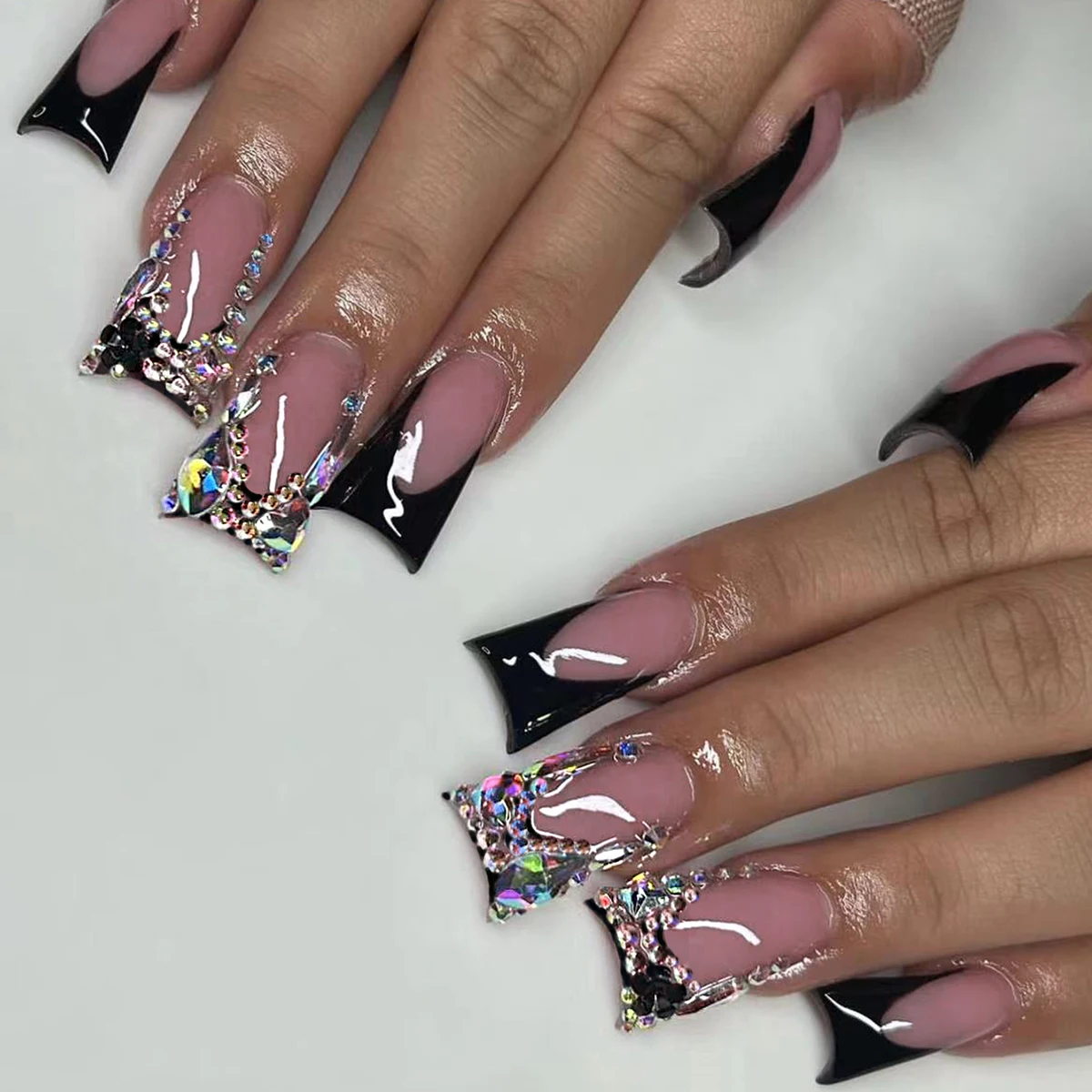 24 pieces XXL Duck Bill Nail Dark Knight Color Diamond Heart Stone black French border