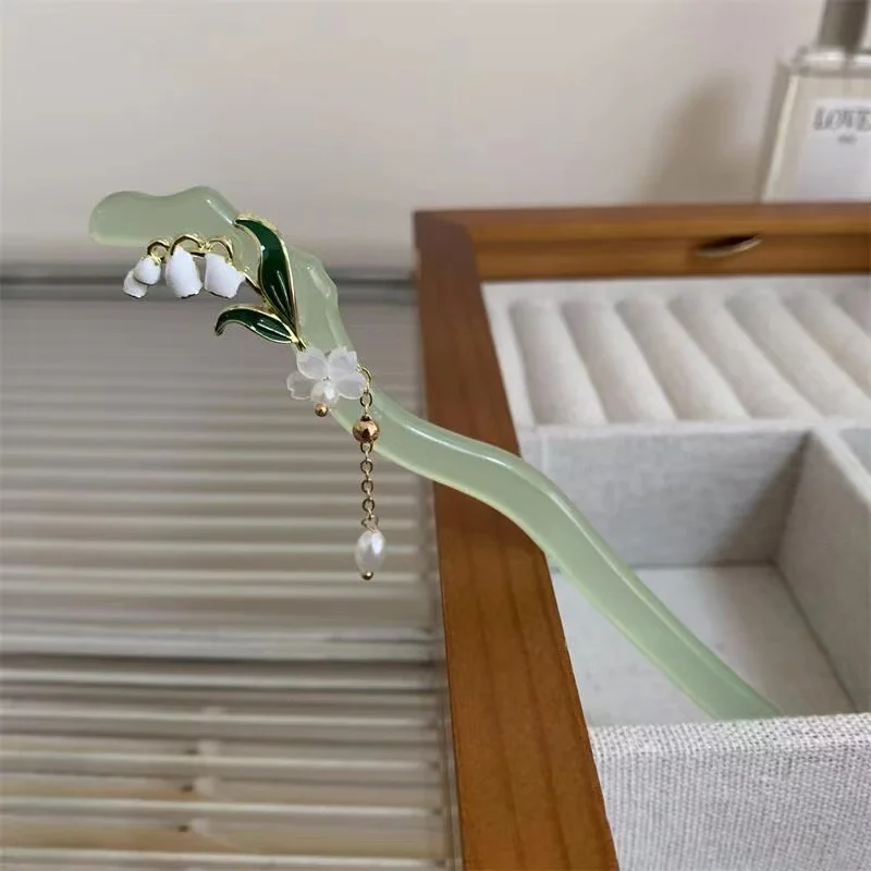 Заводская заколка для волос с уксусной кислотой