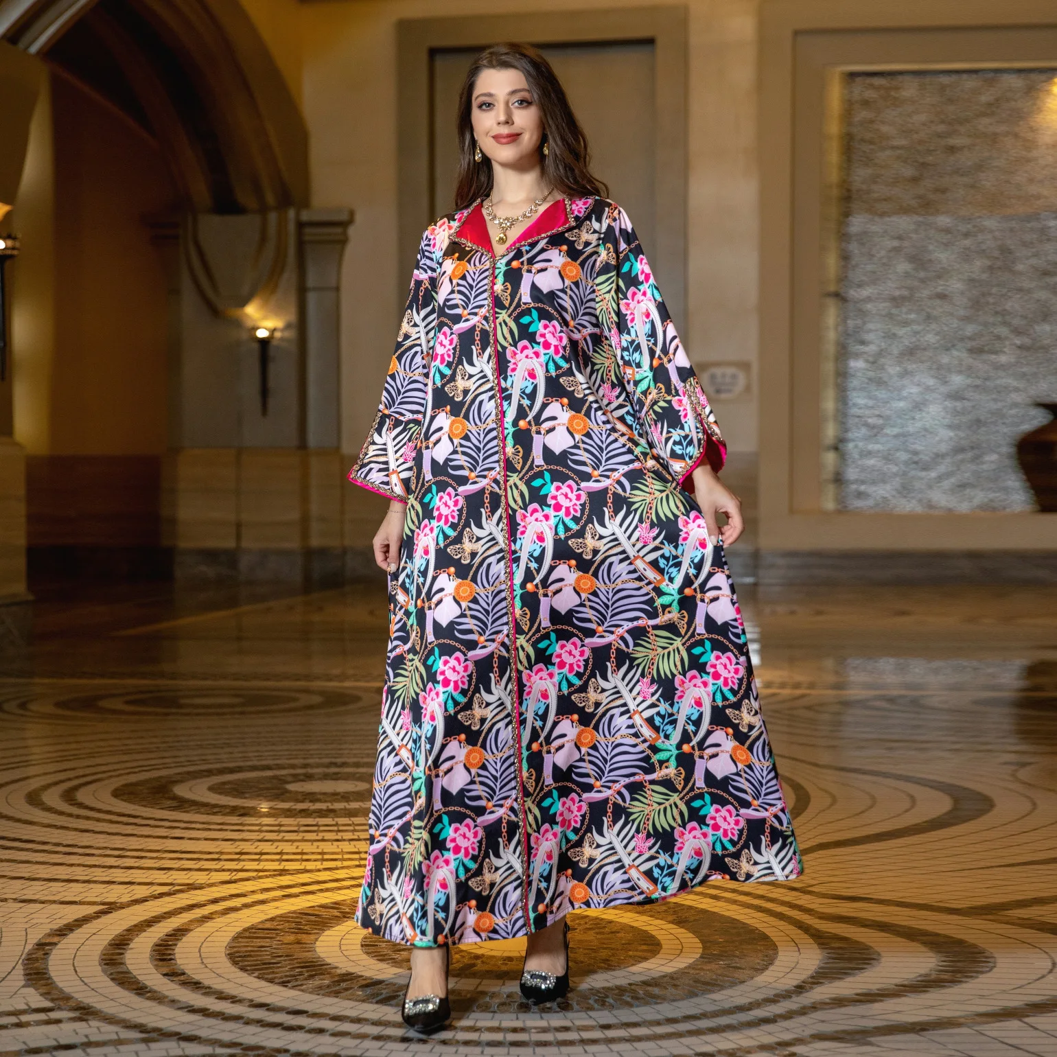 Женское платье с цветочным принтом