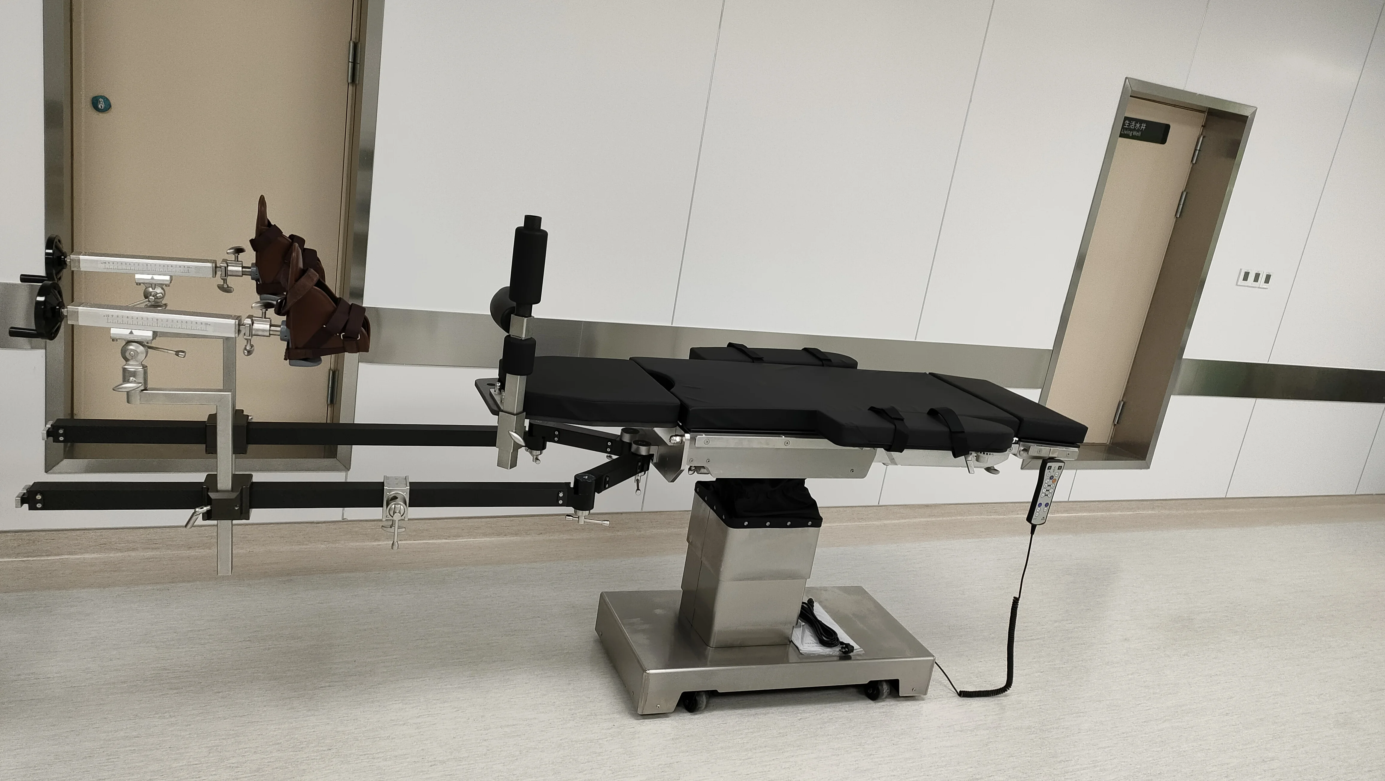General surgery orthopedic electro hydraulic operating table with memory functions and one-key zero reset