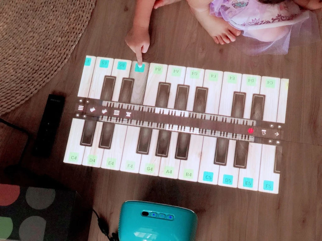 Finger pen touch pico projector interactive touchscreen