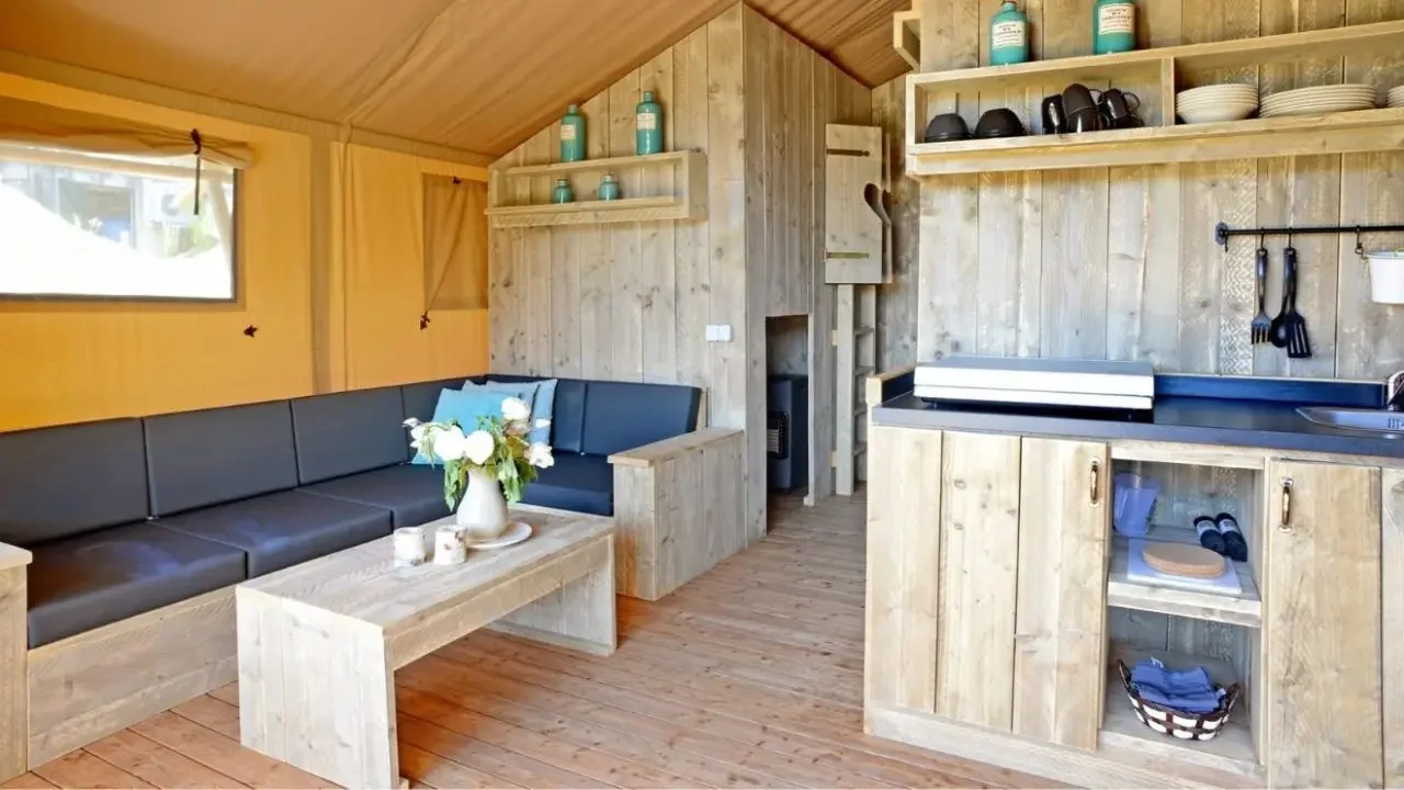 Luxury large wooden pole light luxury outdoor hotel room tent desert hotel tent