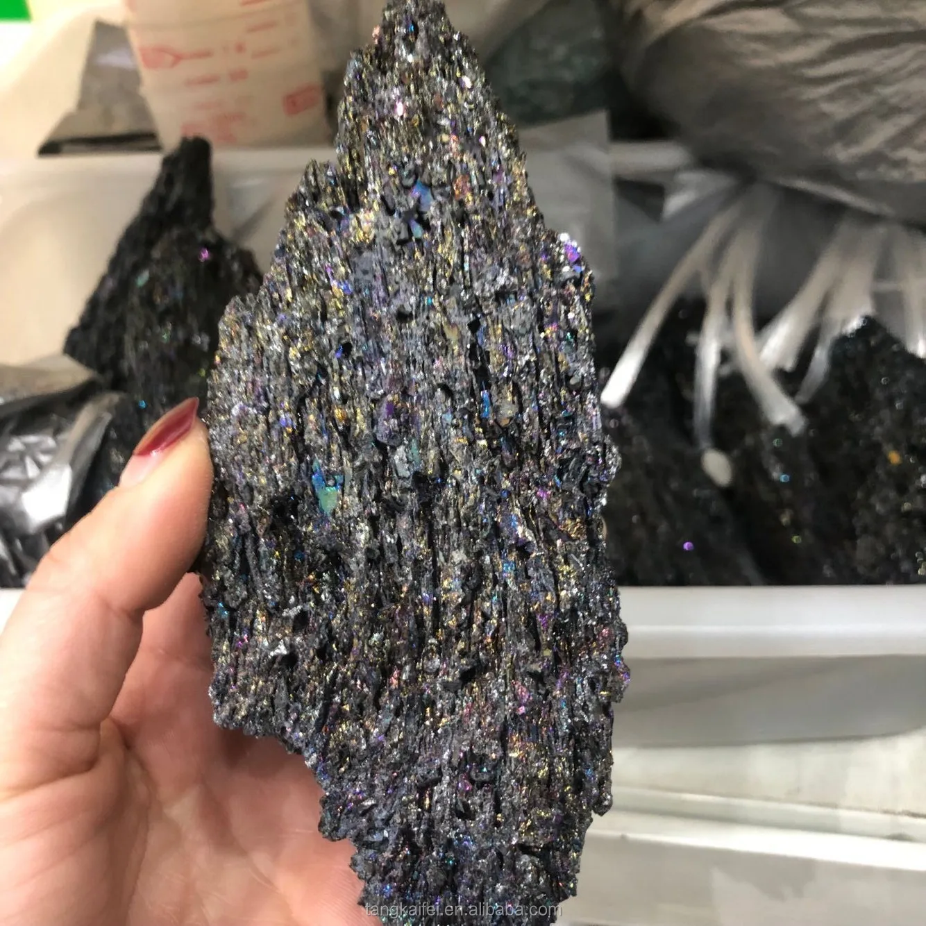 Hot sale of high quality colorful silicon carbide mineral specimen decoration