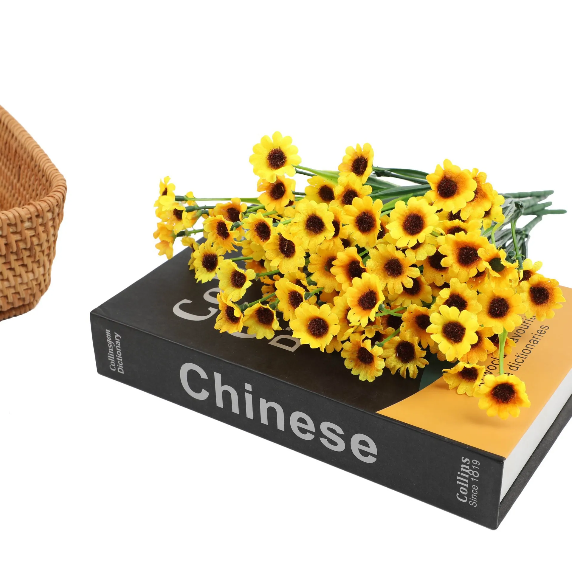 Factory Wholesale Mini Potted Simulation Daisy Plastic Artificial flower for Home Wedding Decor and Indoor & Outdoor Decoration