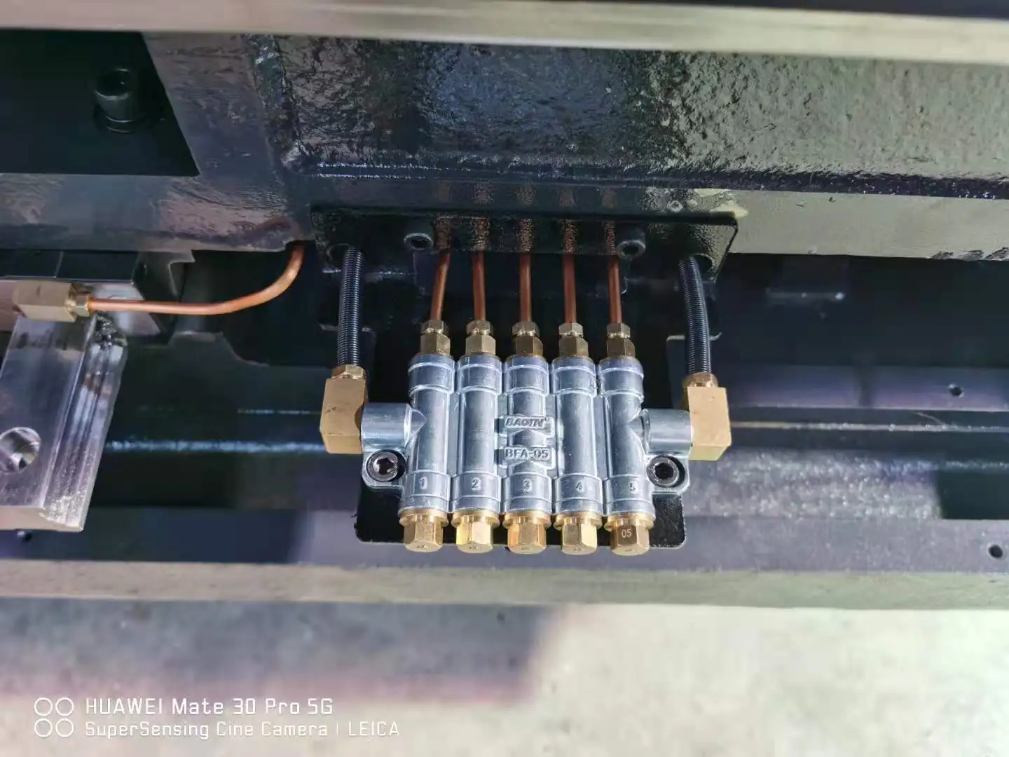 BAOTN BFA 5 outlet 5 way oil  distributor quantified decompression oil dispenser for volumetric lubrication system