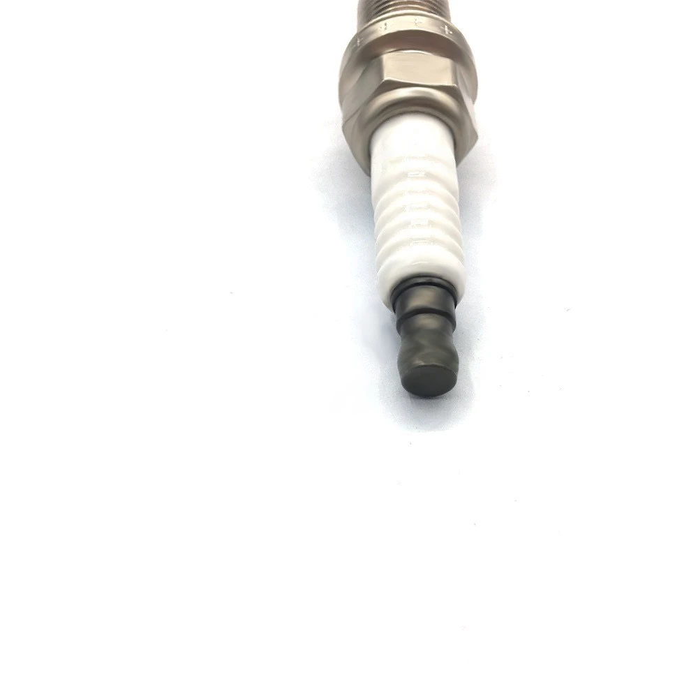 Automatic resistance spark plug used in Toyota Hyundai Mazda Ford Renault Peugeot Nissan