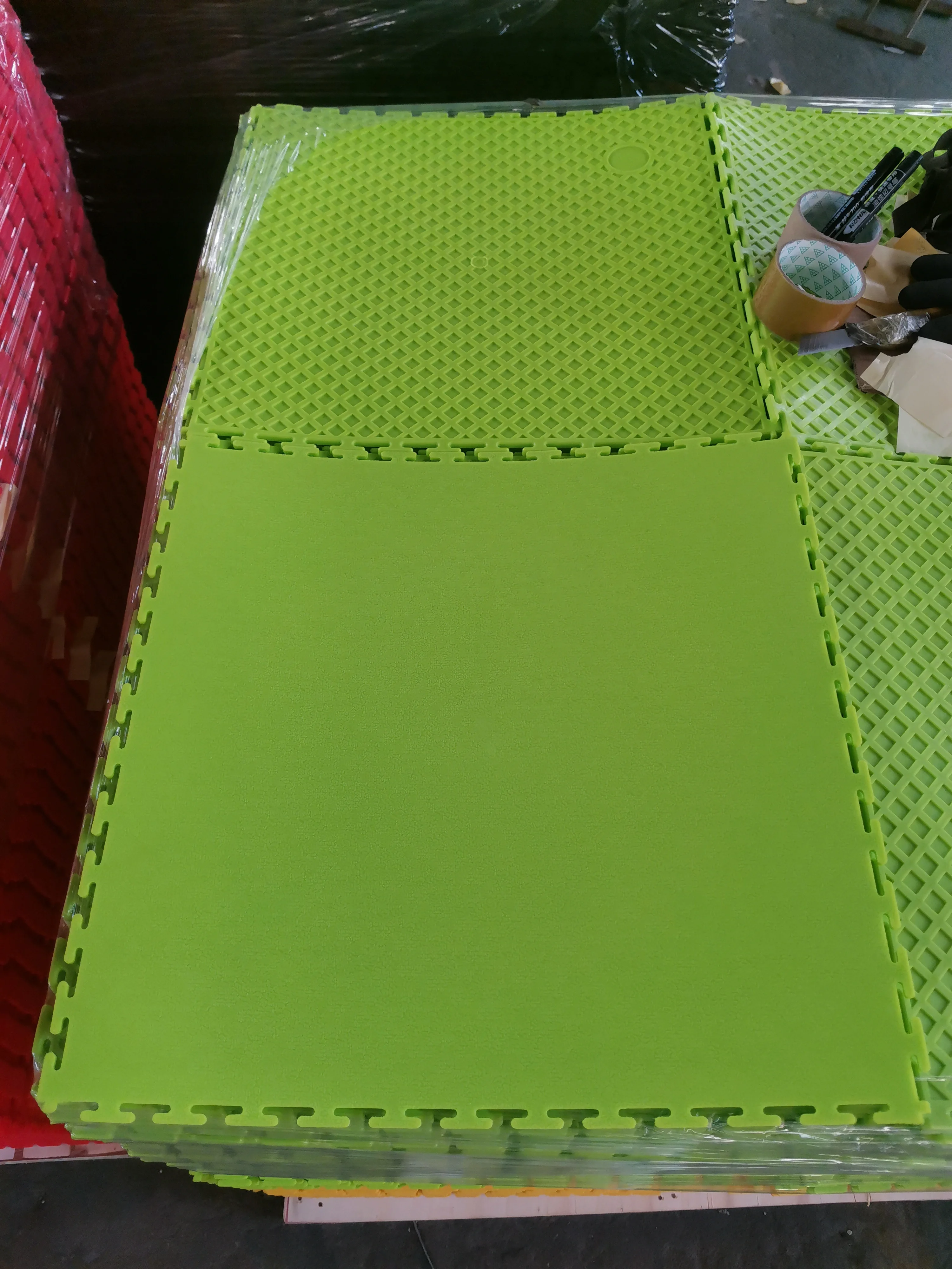 Factory sales garage floor tiles,Interlocking PVC garage floor . Vinyl Flooring , tent garage floor mats