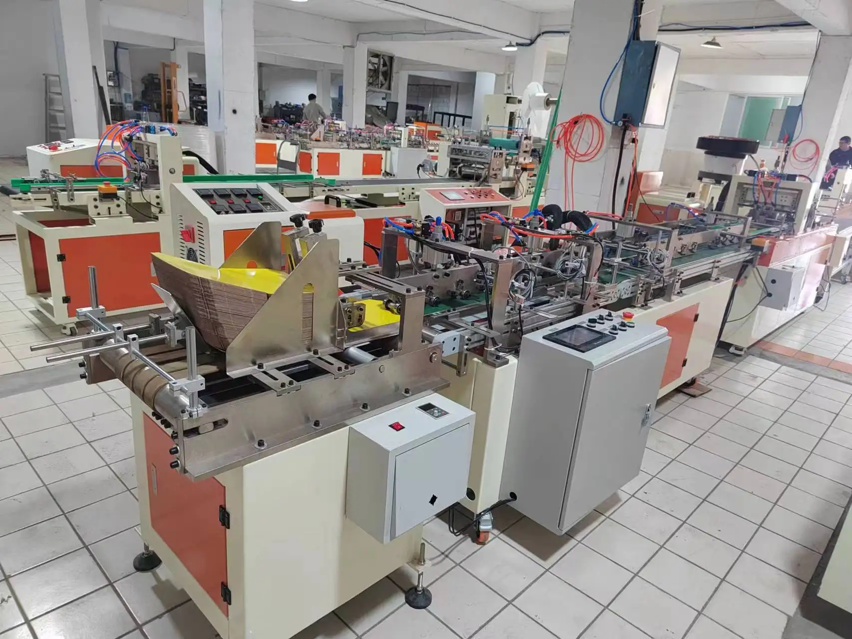 Machine to make Sticky Traps for Mouse with Hot Melt Glue Rat Glue Trap Making Machine