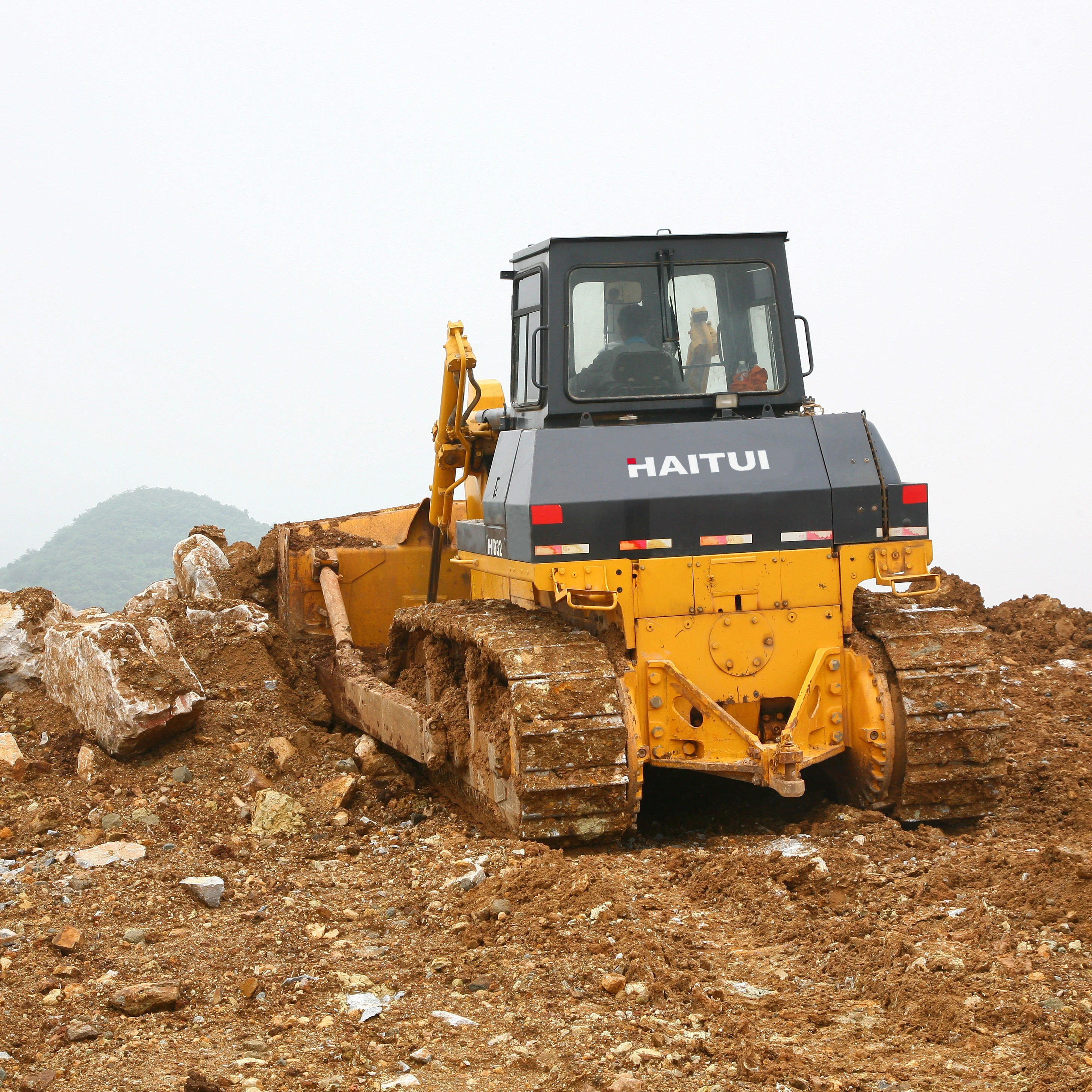 320HP  HAITUI Bulldozer HD32 largest bulldozer