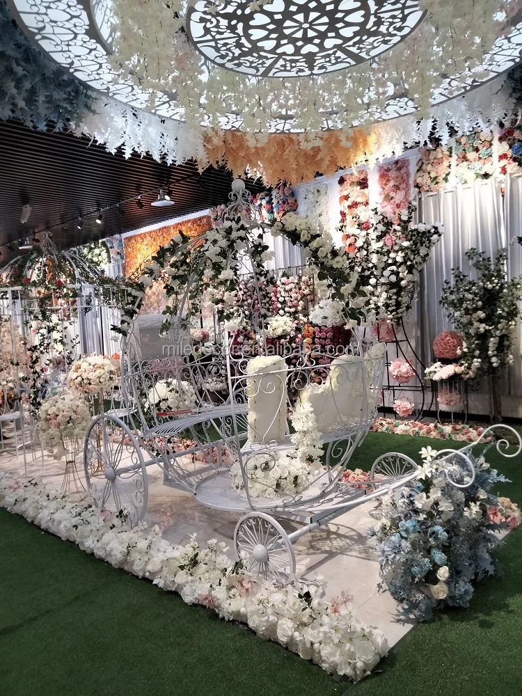 Luxury Wedding Props White Metal Cinderella Carriage Royal Princess Cinderella Pumpkin Carriage