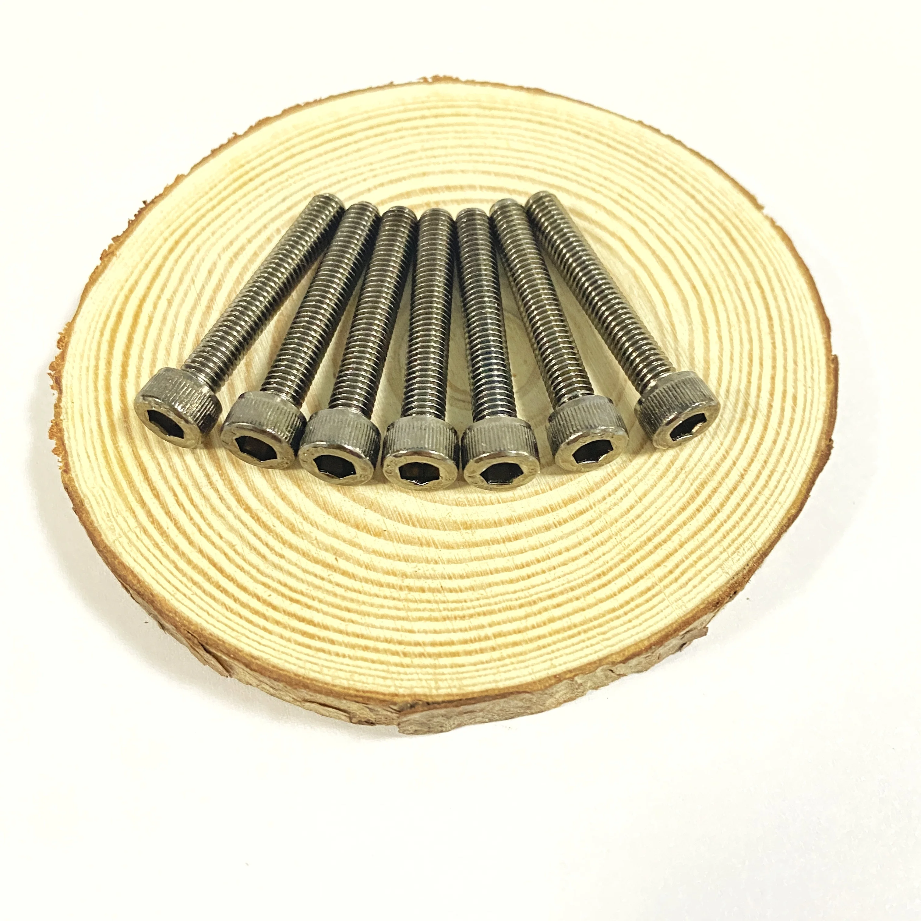 Grade 12.9 DIN912  made of SCM435 alloy steel DONGLUO SCREWS