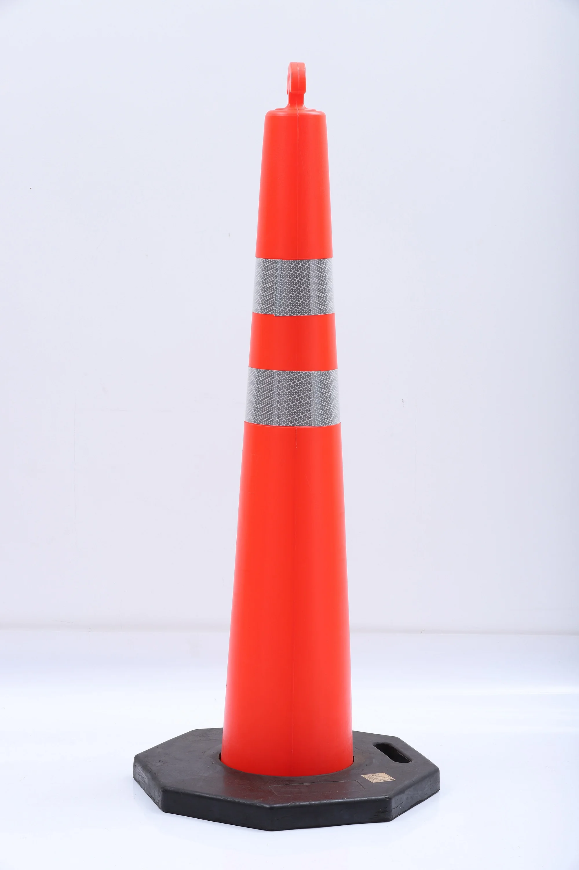 PE pole rubber base American standard delineators Cone Inducer