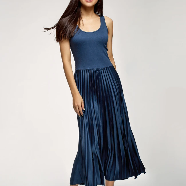 2022 New Arrivals Spring Or Summer Fashion Casual Sleeveless Solid  pleated Maxi dress