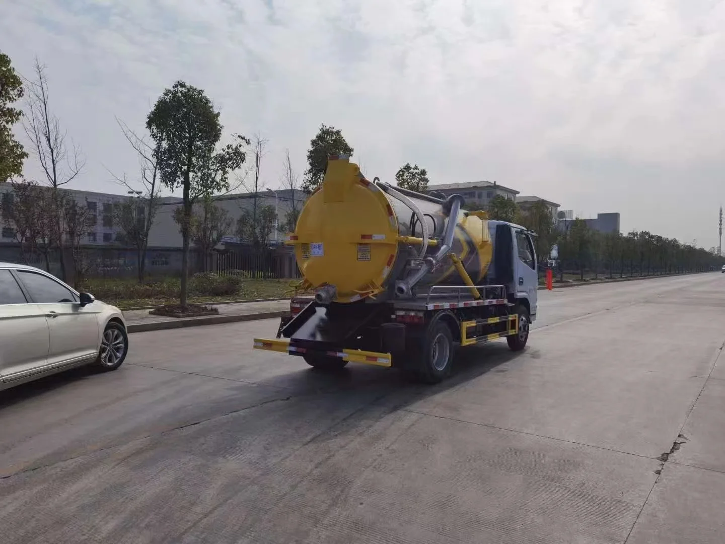 Совершенно новый китайский бренд Dongfeng шасси 4x2 8 кубических метров канализационная Кала грузовик с присоской совершенно