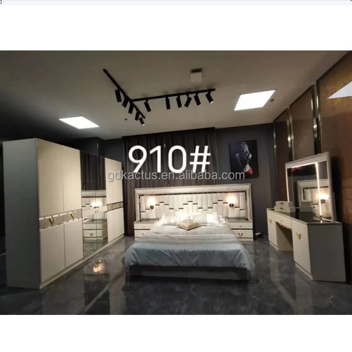 Golden color Luxury bedroom furniture set Royal king size carved double bedroom set bed