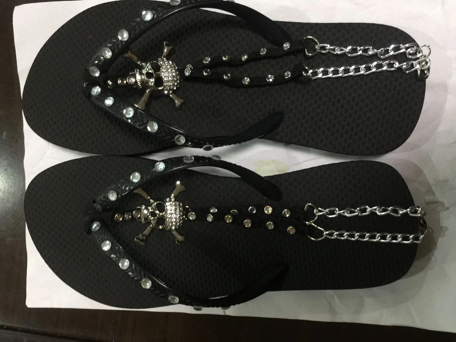 OEM summer outdoor rhinestone indoor unisex slippers PVC flip flops elastic band skull cross bone EVA foot bed crystal sandals