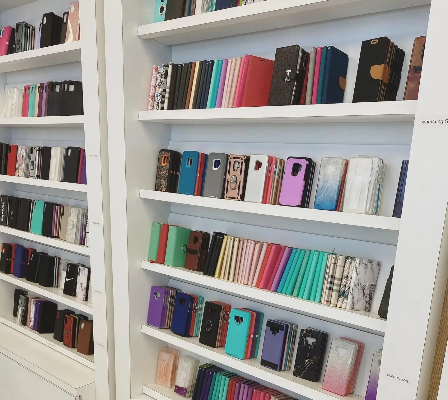 2024 Modern Mobile Shop Design Glass Show Case Display Gloss White Phone Display Cabinet