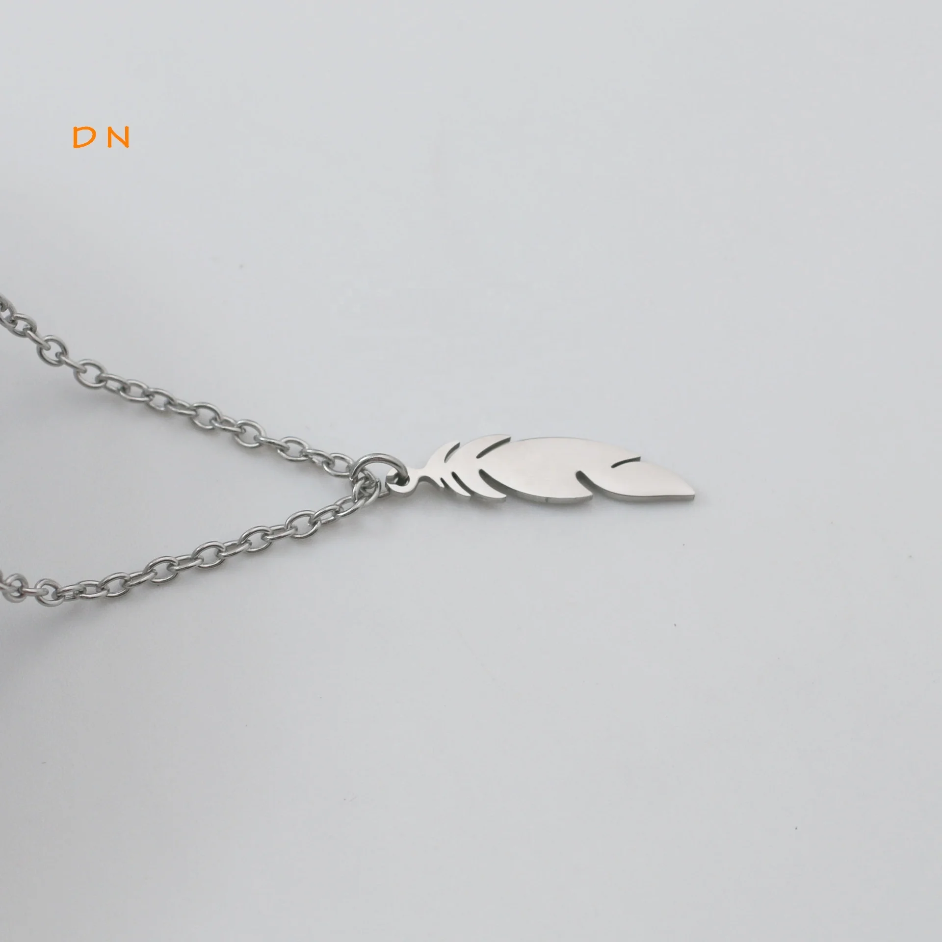 Dina Wholesale Simple Personalized Jewelry Silver Feather Charm Necklace Stainless Steel Jewelry Men Gifts