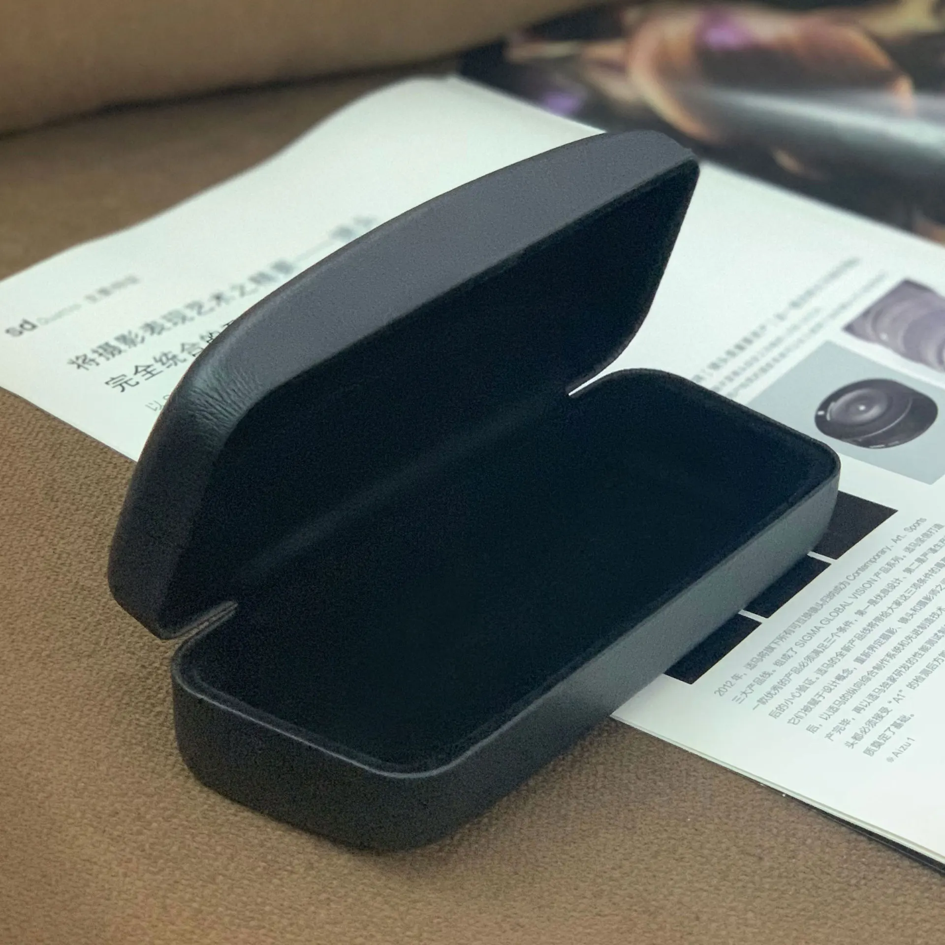 2024 New optical glasses leather storage box large capacity simple fashion anti-pressure black sunglasses box wholesale