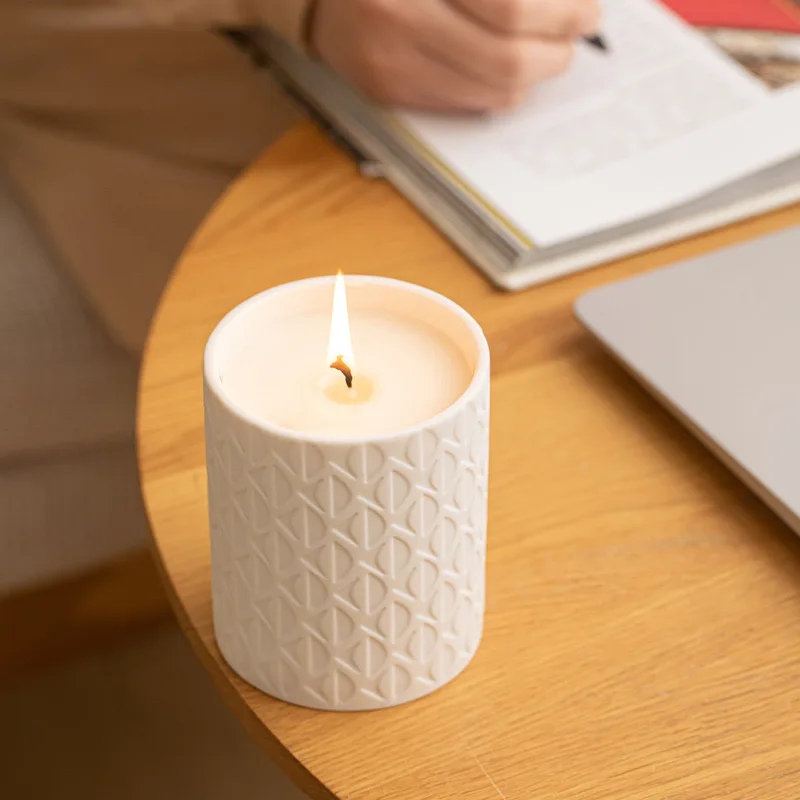 Nordic Style Home Decorative Cylinder christmas candles scented 20oz small ceramic candle jar with lid