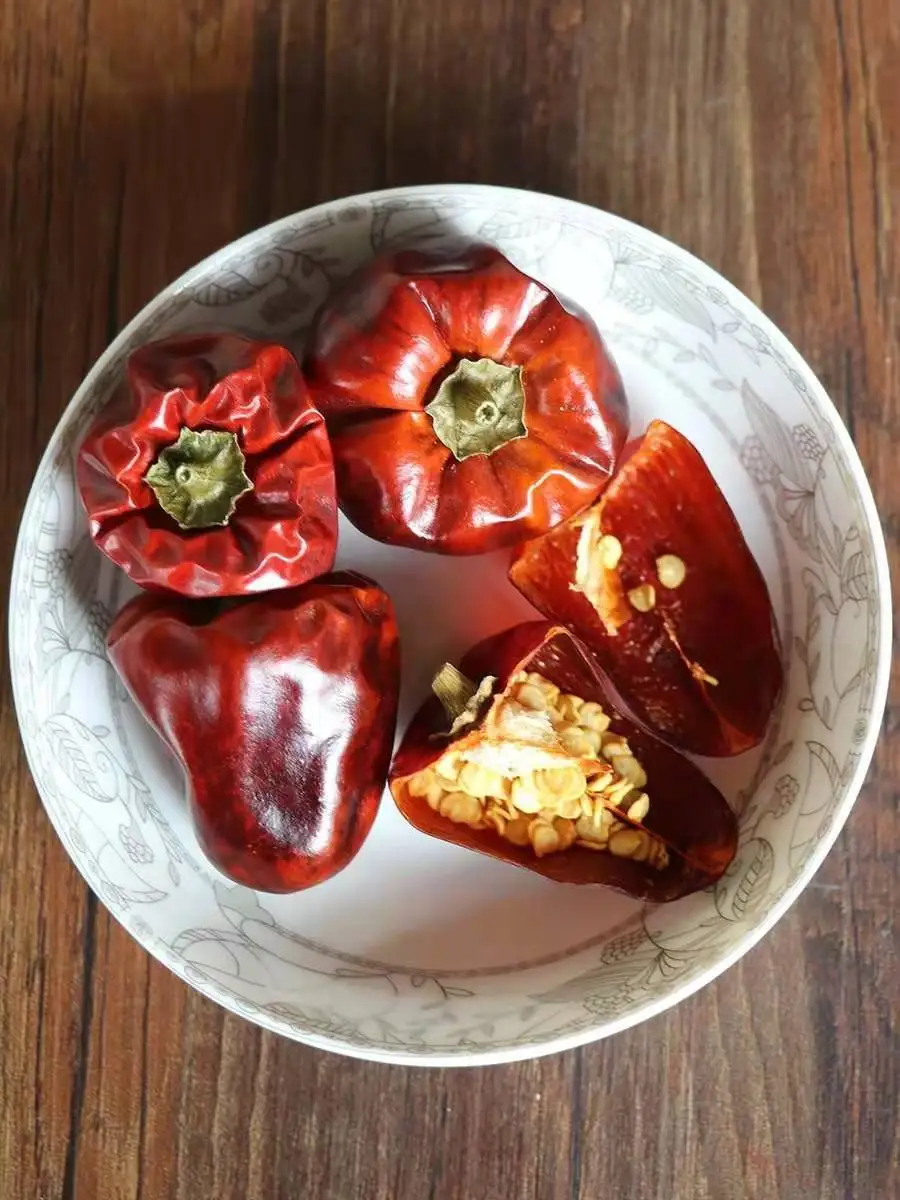 Wholesales wholesales 2024 new arrival top quality red peppers food spices pickled bell peppers 100% pure sweet bell pepper with  low price