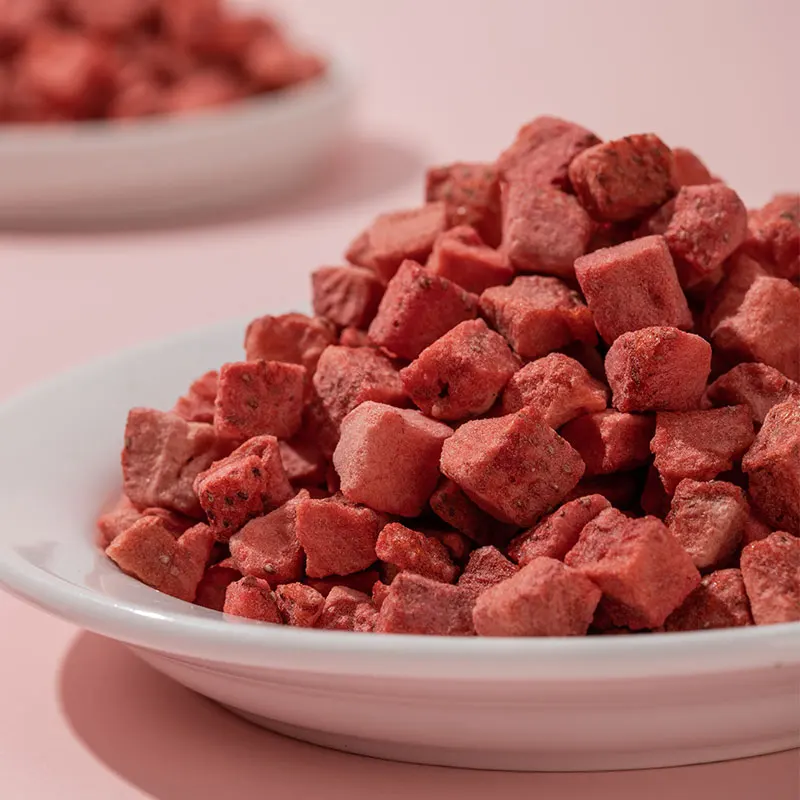 China Dried Fruit Supplier Dry Strawberry Snacks Freeze Dried Strawberry Dices 10mm