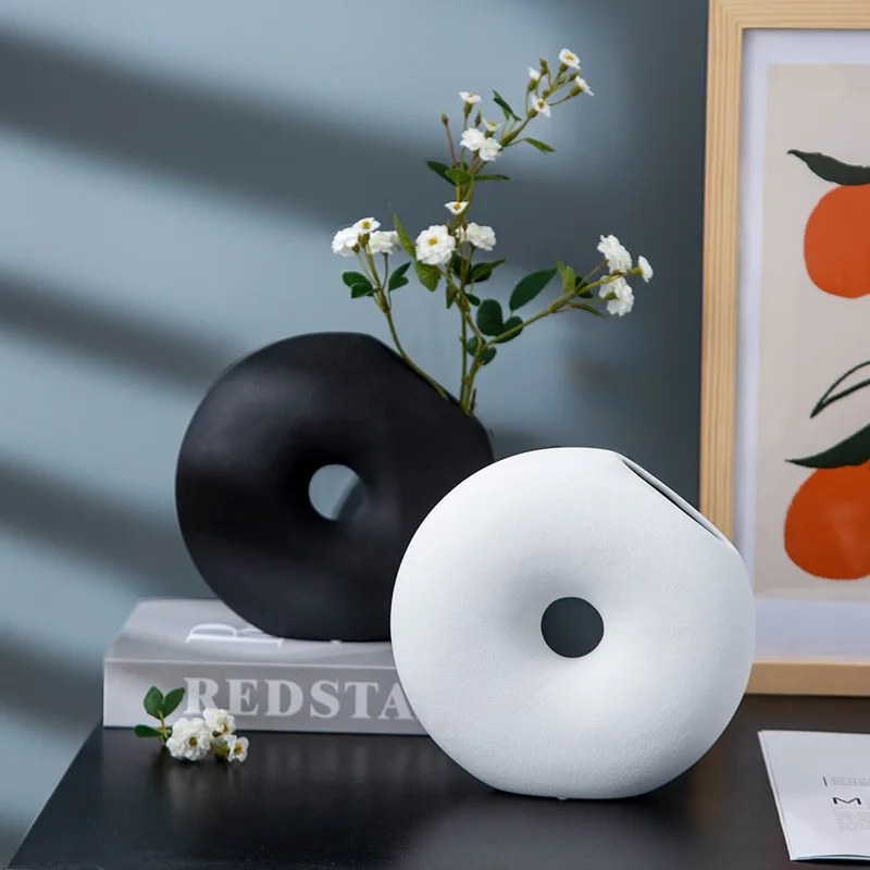 European Personalized Design Donut Shape Black Vases White Ceramic Flower Vase For Home Decor