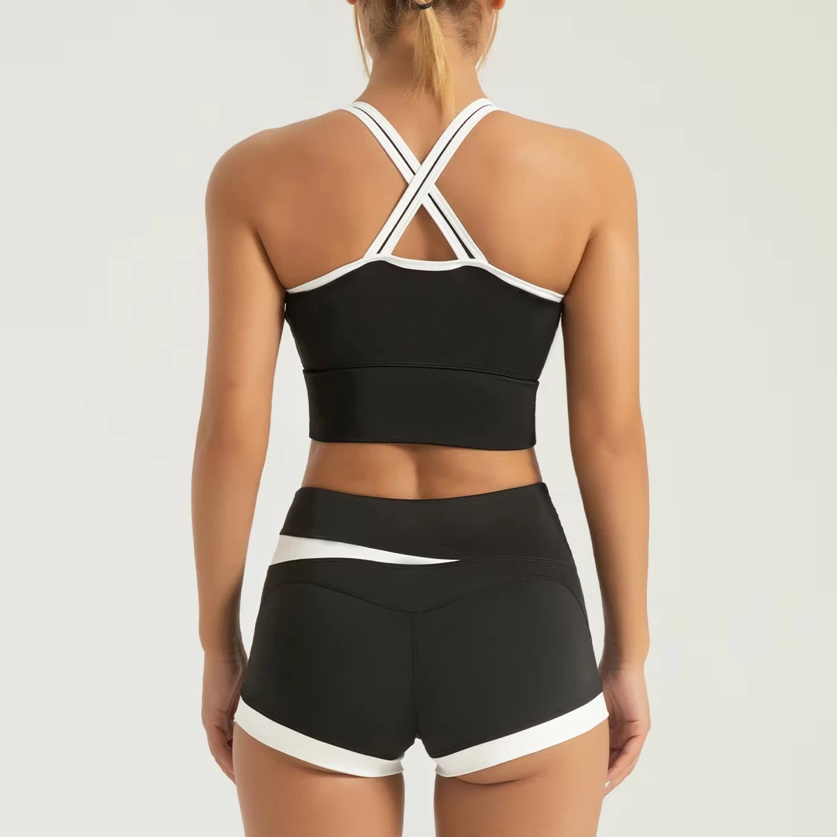 Stylish Cropped Color-Block Sports Suit, Thin Yoga Wear for Women with Fashionable Back Design