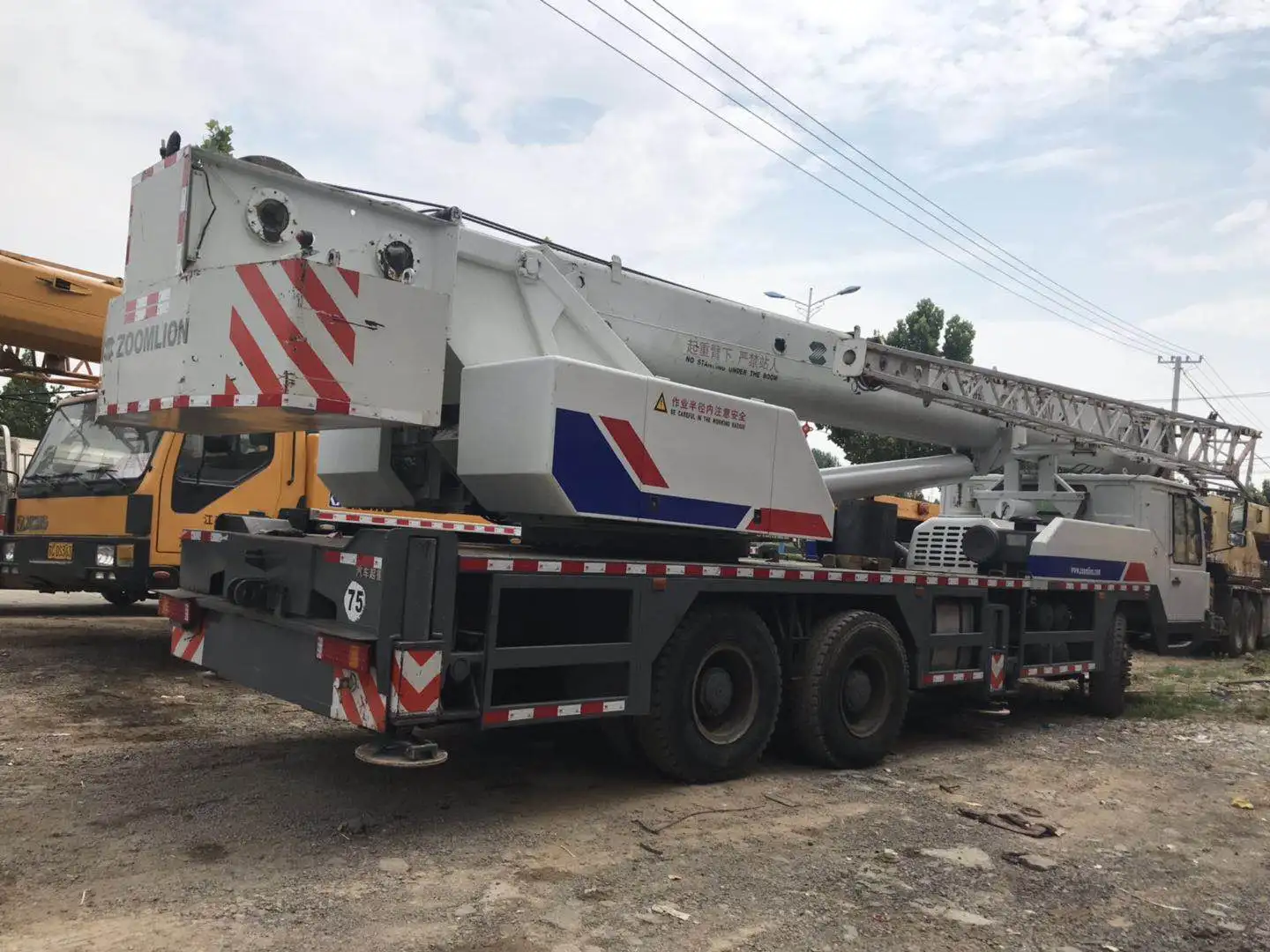 Китайский подъемный кран zoomlion 30 тонн