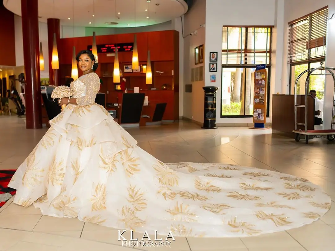 
Bridal Woman White Lace Dog Custom Gown Made 2018 Cinderella 3/4 Sleeve Jacket Egypt Wedding Dress 