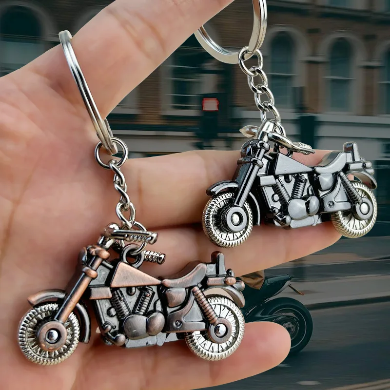 Wholesale 2024 Customized Key Ring High-quality Mini Locomotive Model 3d Motorcycle Helmet Fashion Modern Metal Keychain