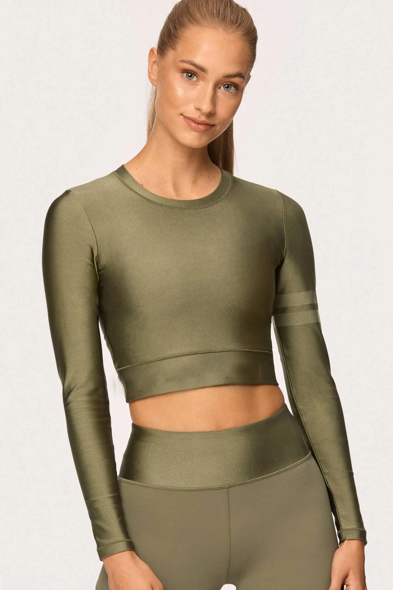 
2021 New arrival long sleeve breathable squat proof butt scrunch 2 piece yoga sets fitness women 