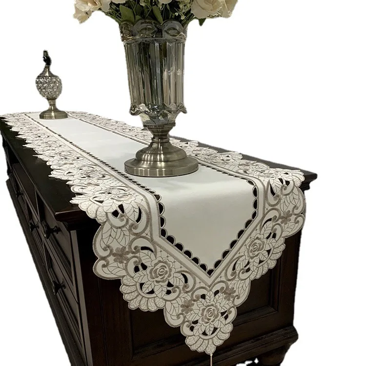 Factory Direct Sale Luxury White Color Embroidered Flower Polyester Beautiful Table Runner