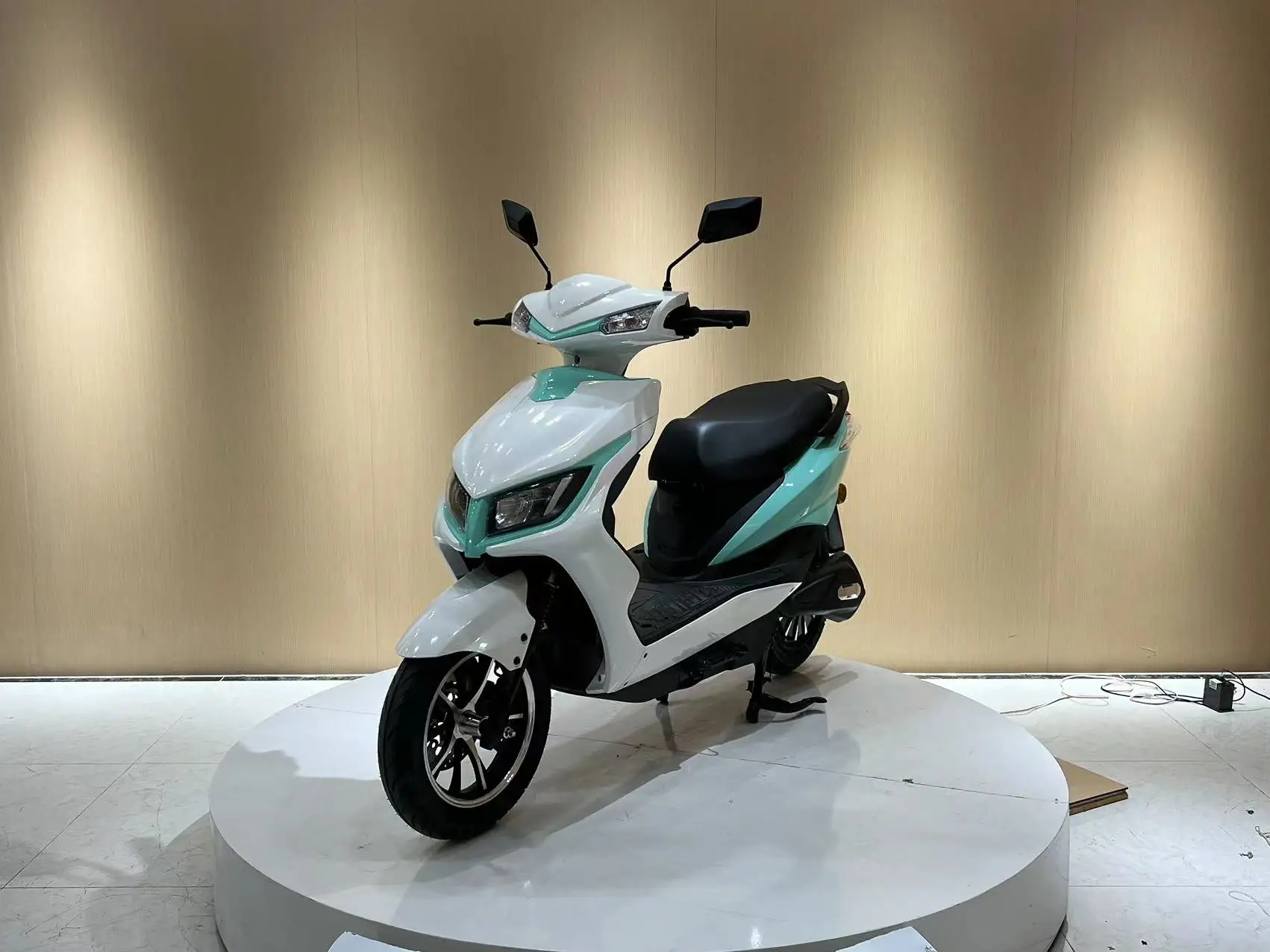 VIMODE Long Range Electric Scooters High Power 1500w 72v Adult Electric Motorcycle