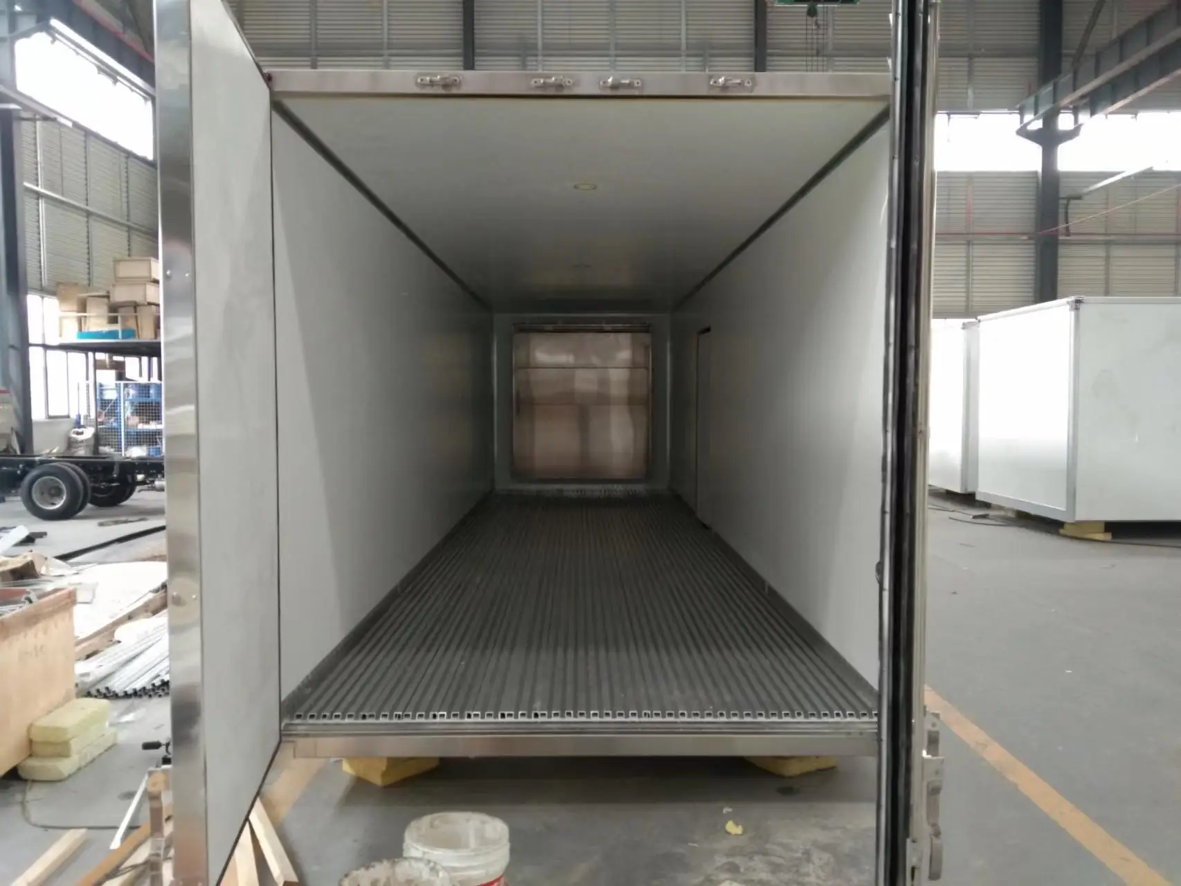 Factory Supplies 40ton American Type 3 Axles 53ft Refrigerated Container Trailer for Fruit Meat Seafood Ice Cream Cold Delivery