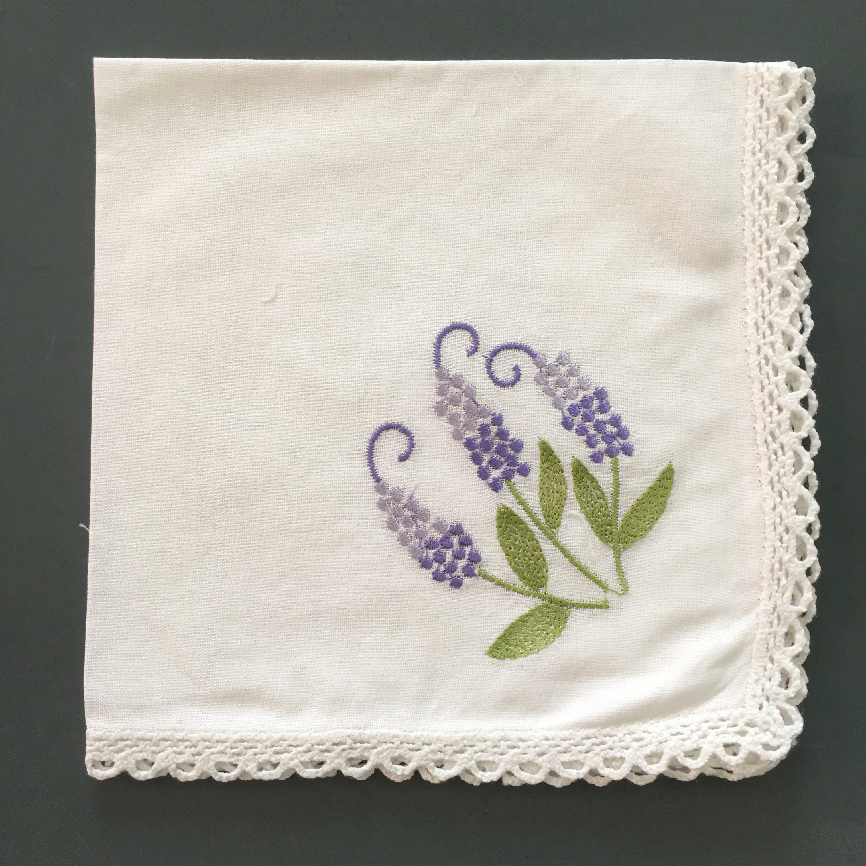 Свадебный белый вышитый носовой платок