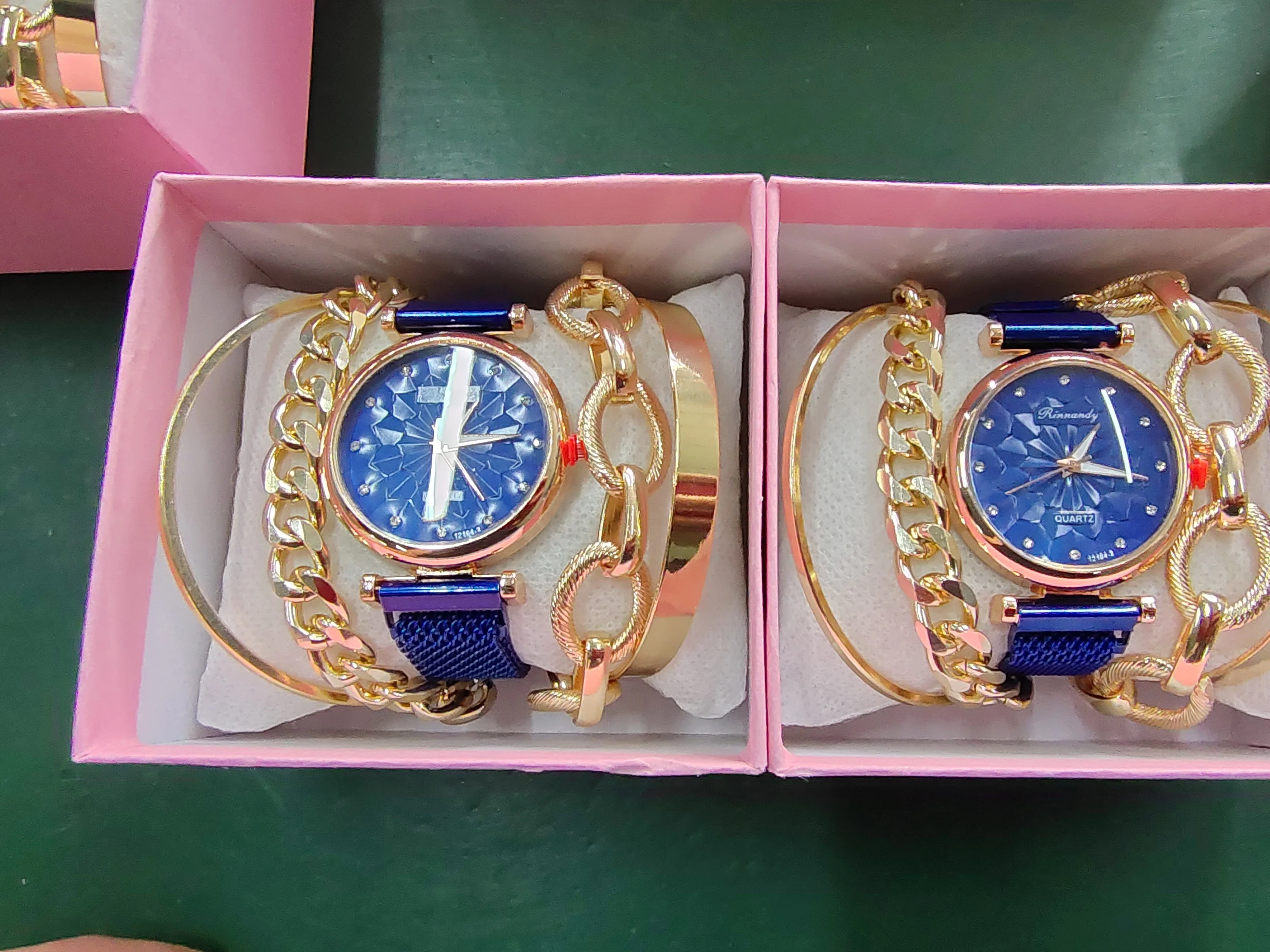 2022 New Women ladies Fashion Luxury Quartz Magnet Buckle Watch Bracelet 5 Set Wristwatch with Gift Boxes