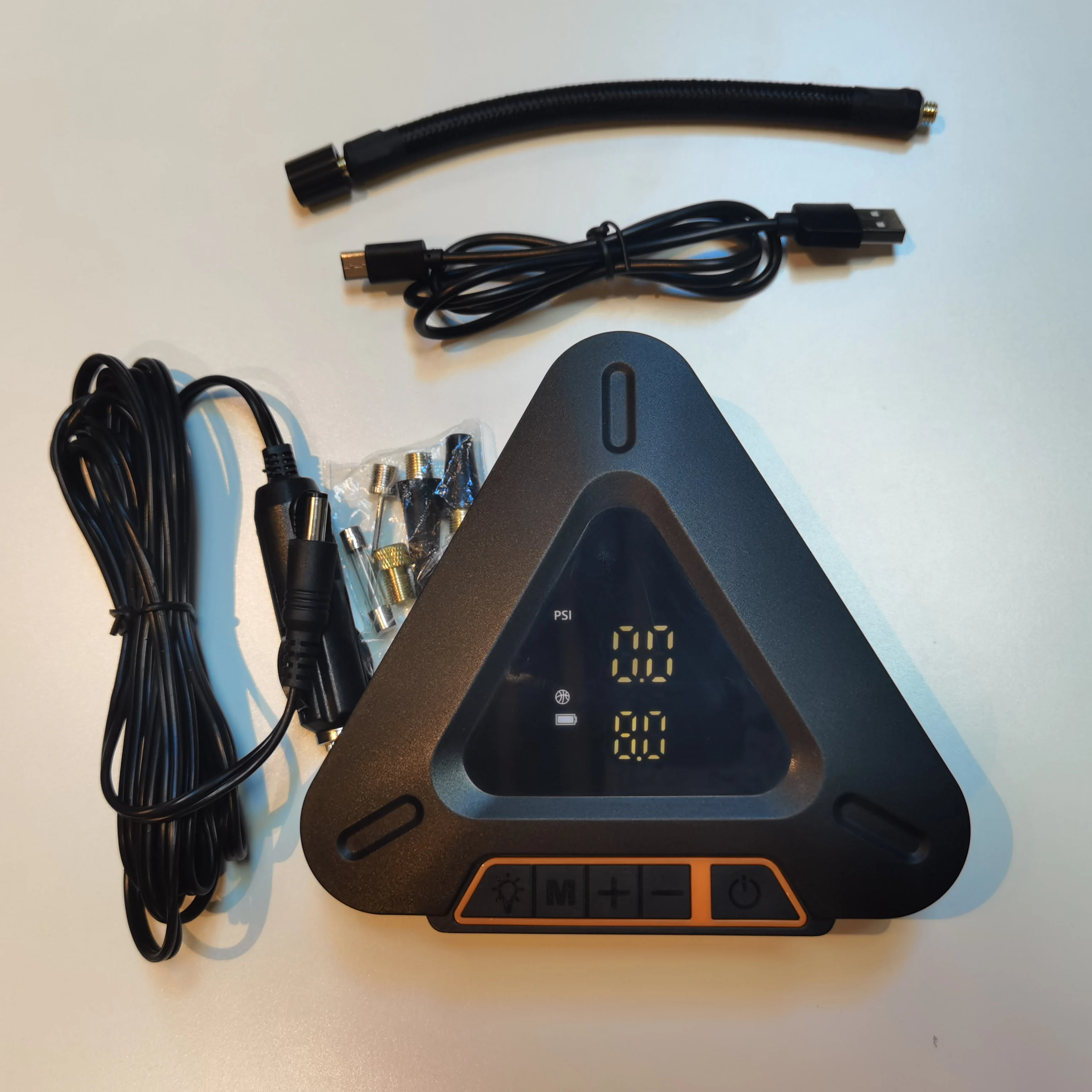 HF6588 Wholesale triangle pump AC/DC car air compressor portable compressors Tire inflator  battery Digital  Air Pump car inflat