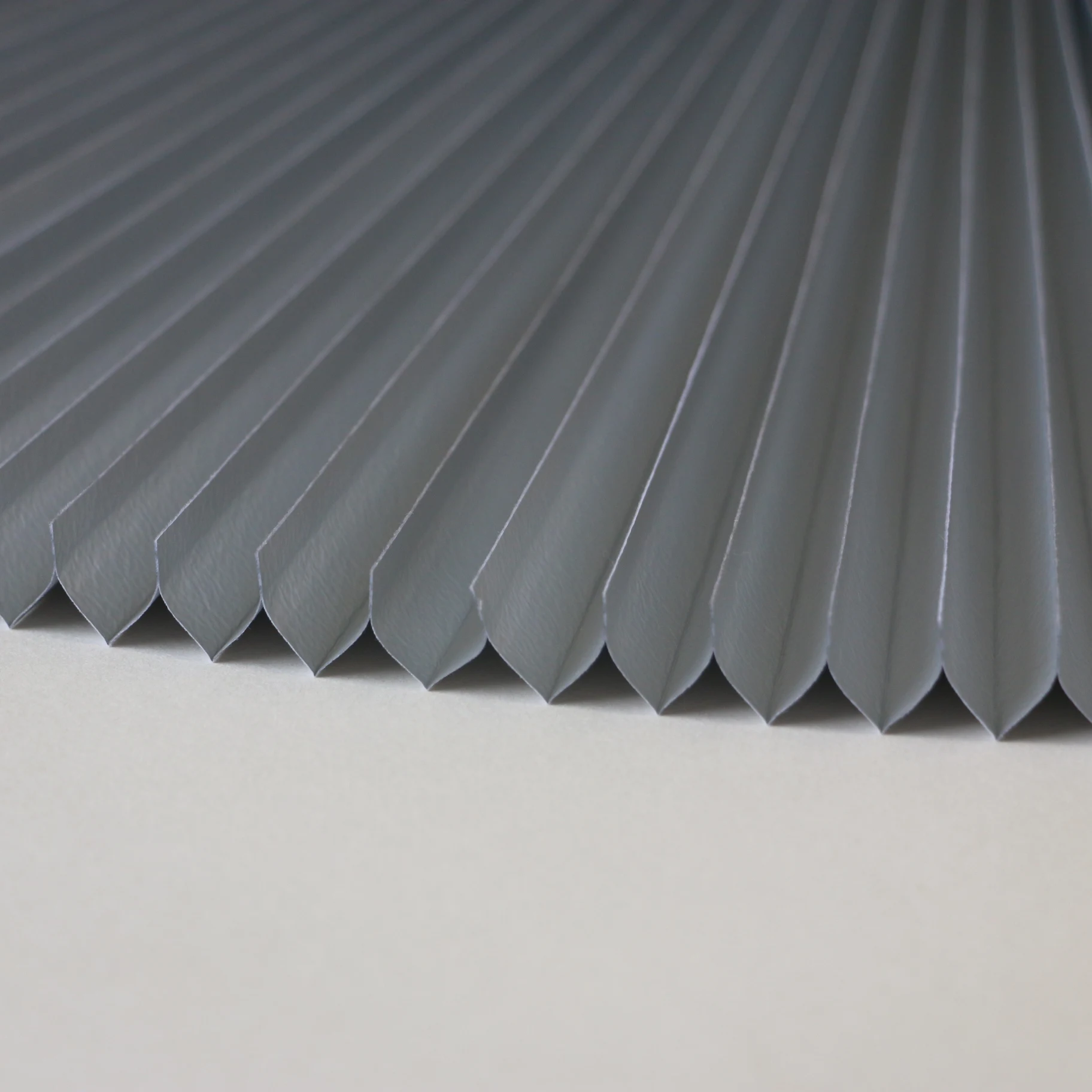 Durable and UV resistant pleated fabric for luxury home decoration curtains