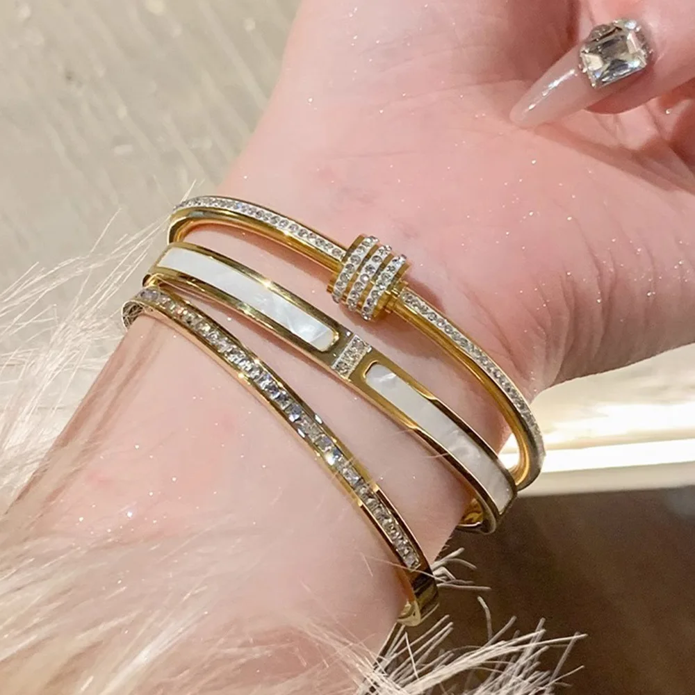 Популярные дизайнерские браслеты 18K позолоченный браслет из нержавеющей стали с бриллиантами золотой манжетой для девочки