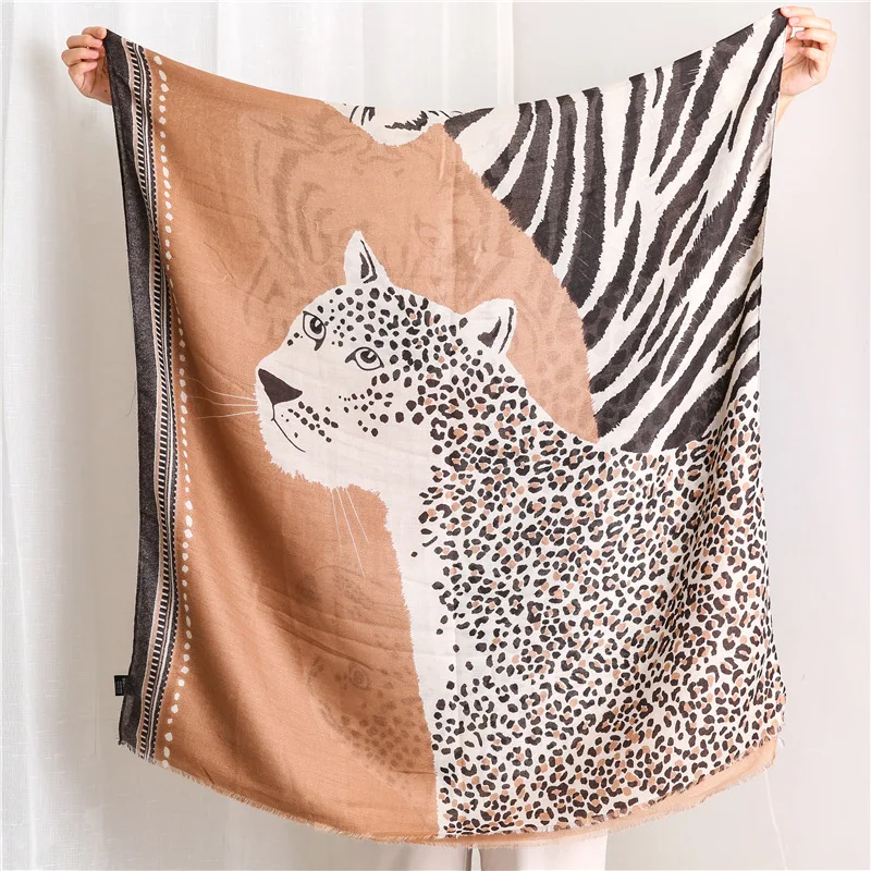 Wholesale 2020 new arrival women cotton animal scarf shawl fashion realistic tiger leopard printed scarfs latest