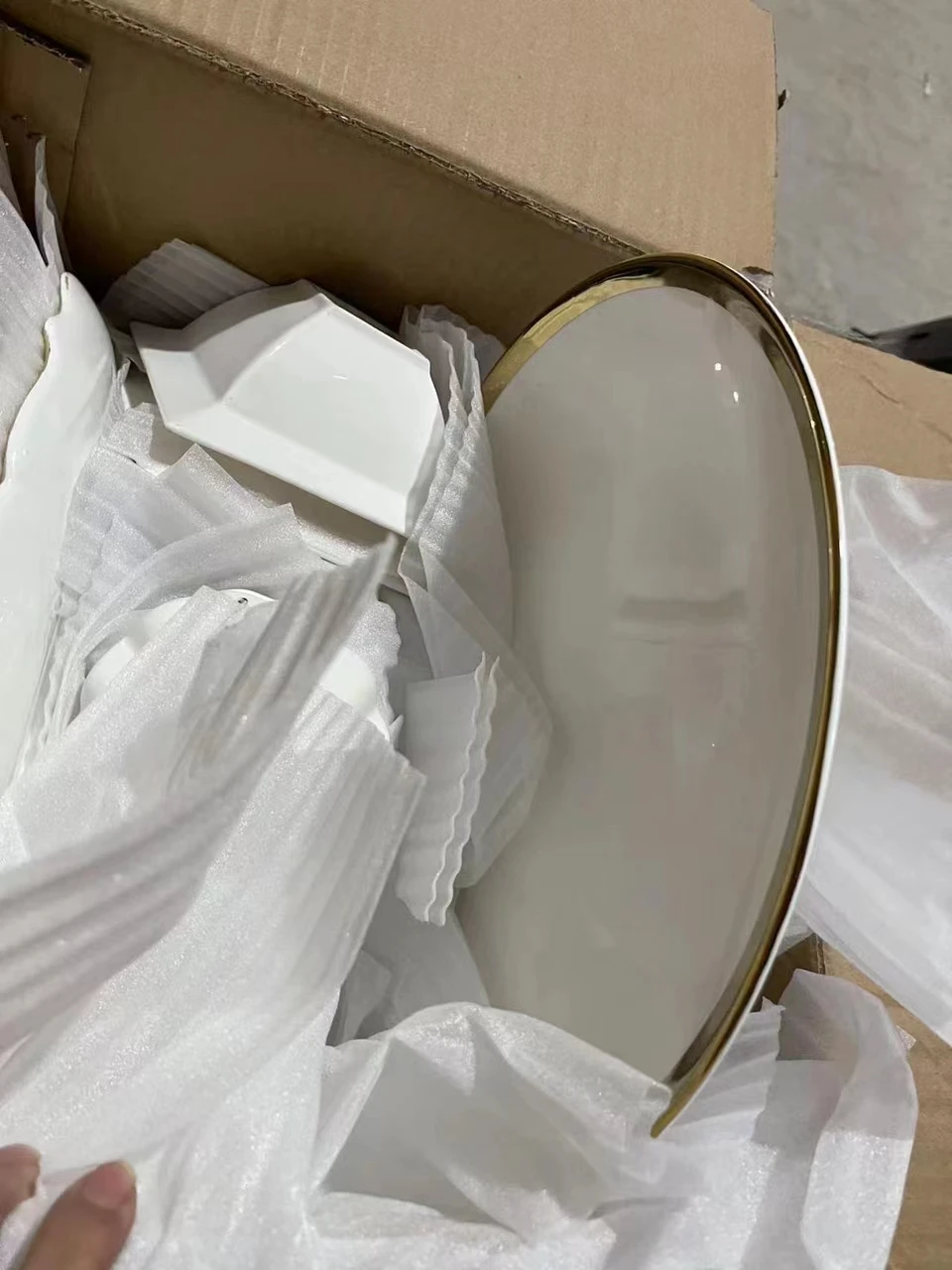 Cheap Factory Price high end dinner set sell by ton,dinner set china