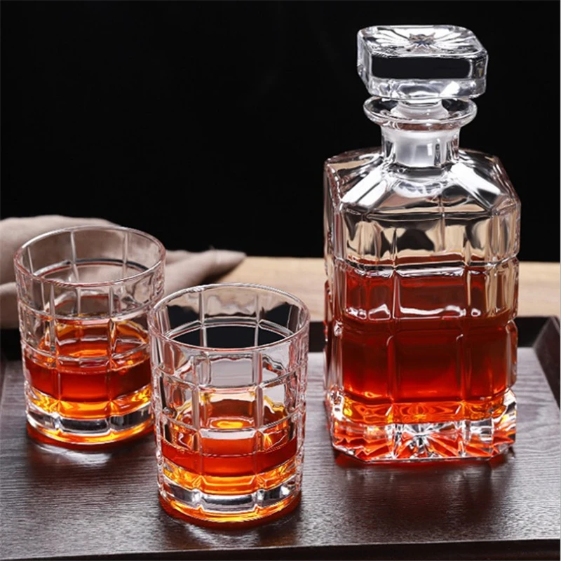 Wholesale whiskey bottle 750ml diamond whiskey glass bottle for sale