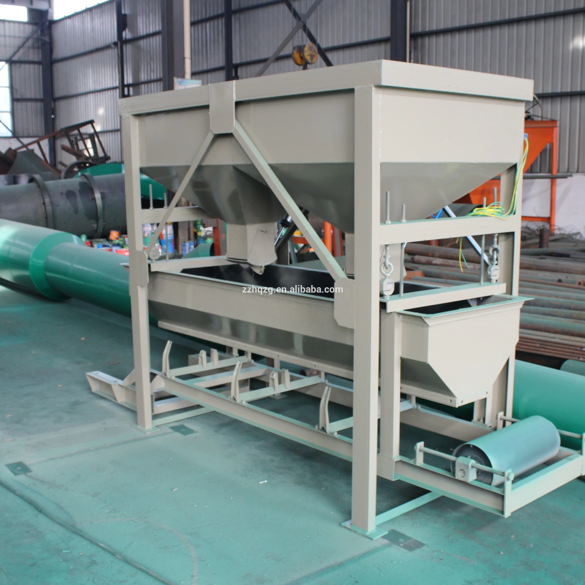 Fertilizer storage batching dosing machine with multi hopper
